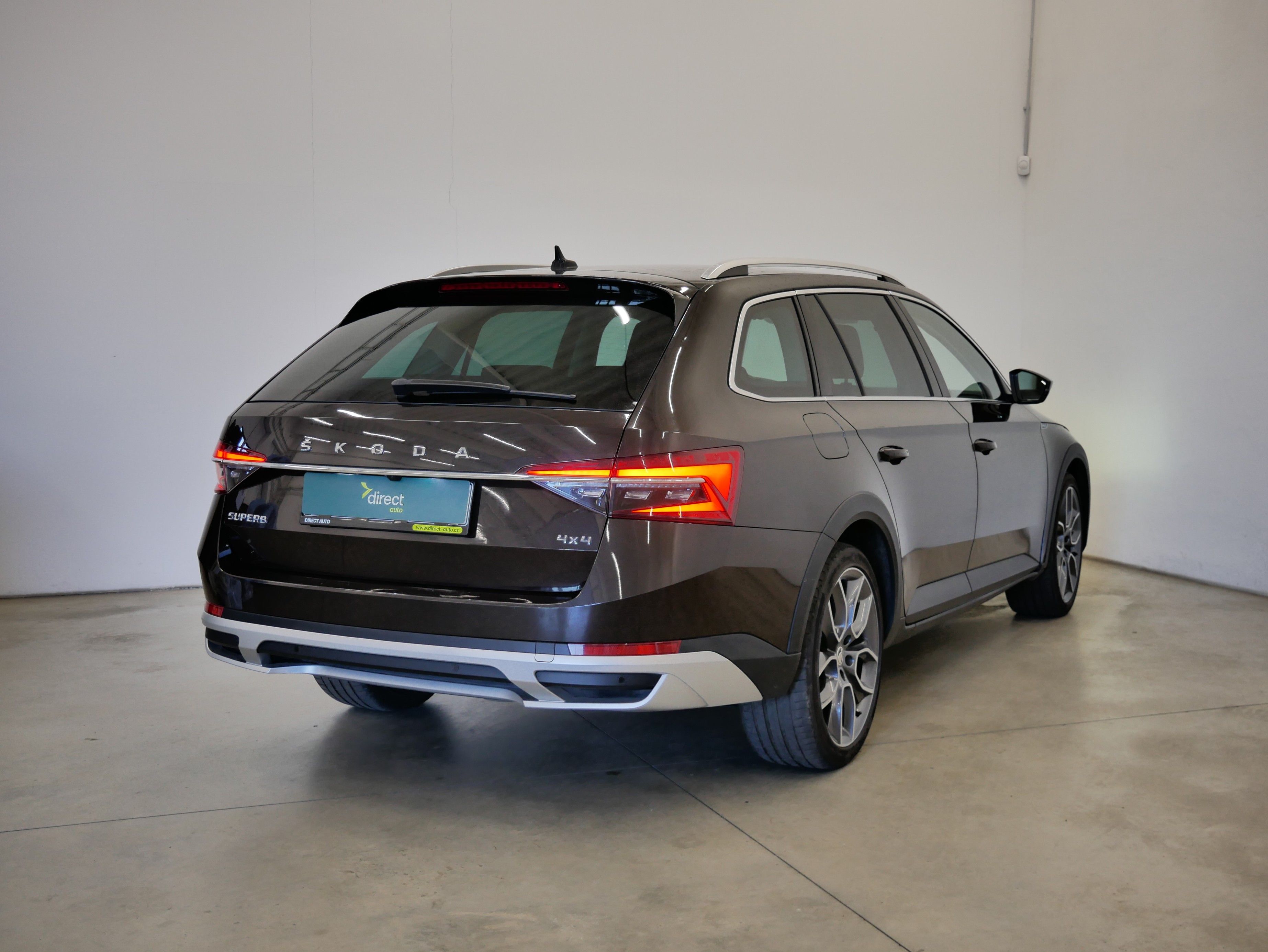 Škoda Superb, 2.0 TDI 140 kW Scout - fotka 2