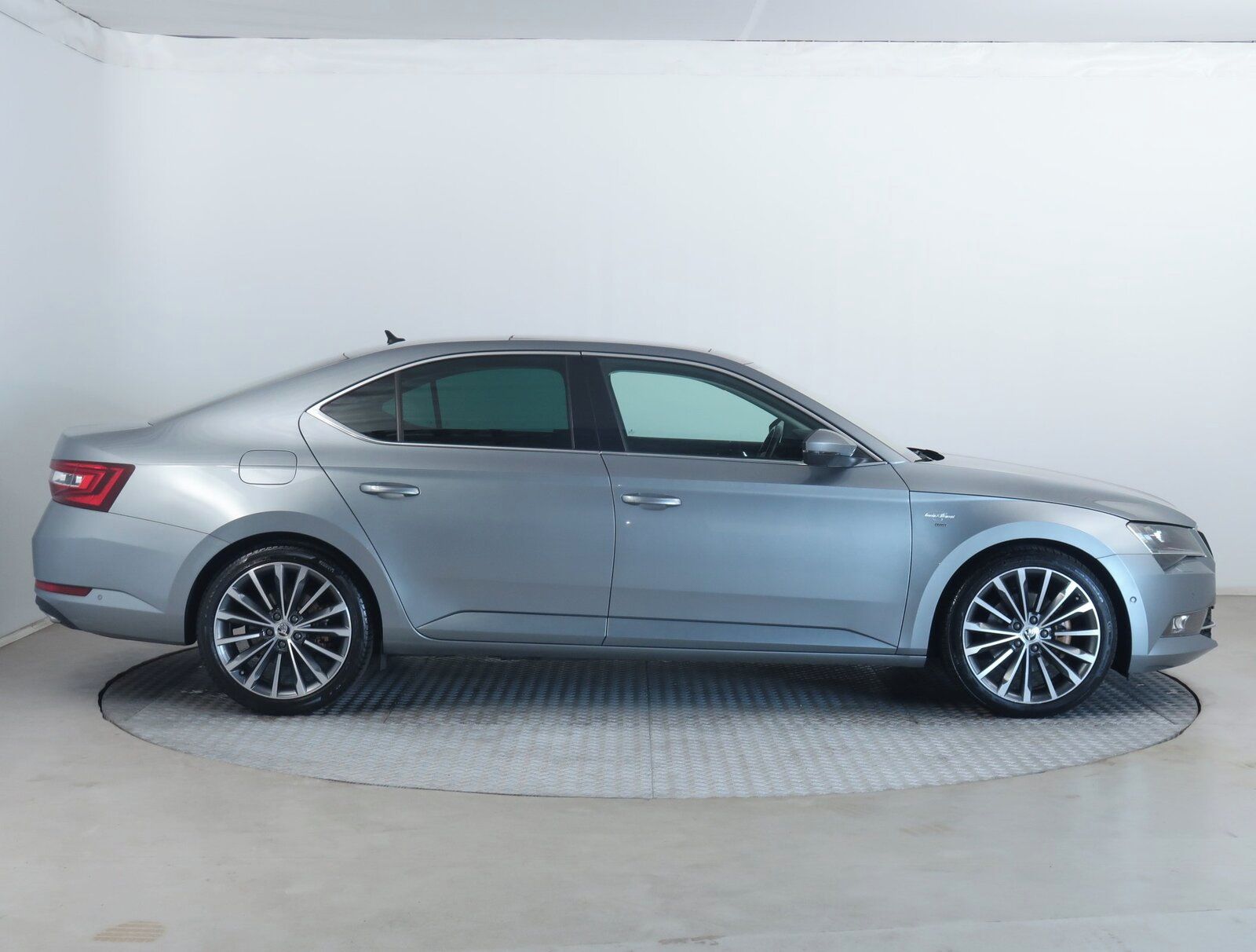 Škoda Superb, 2.0 TDI, Laurin&Klement - fotka 6