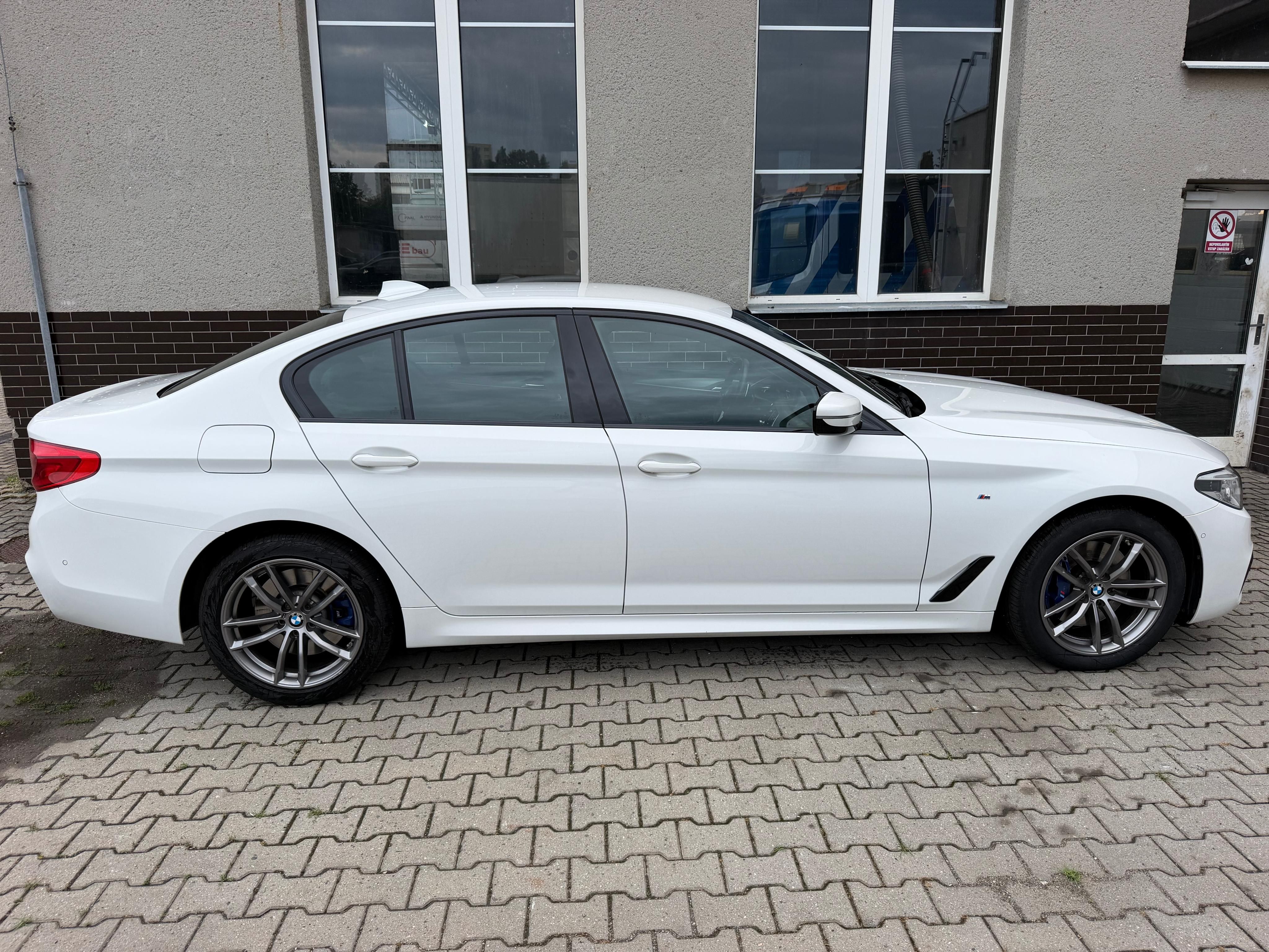 BMW Řada 5, 530d xDrive ČR M-paket - fotka 6