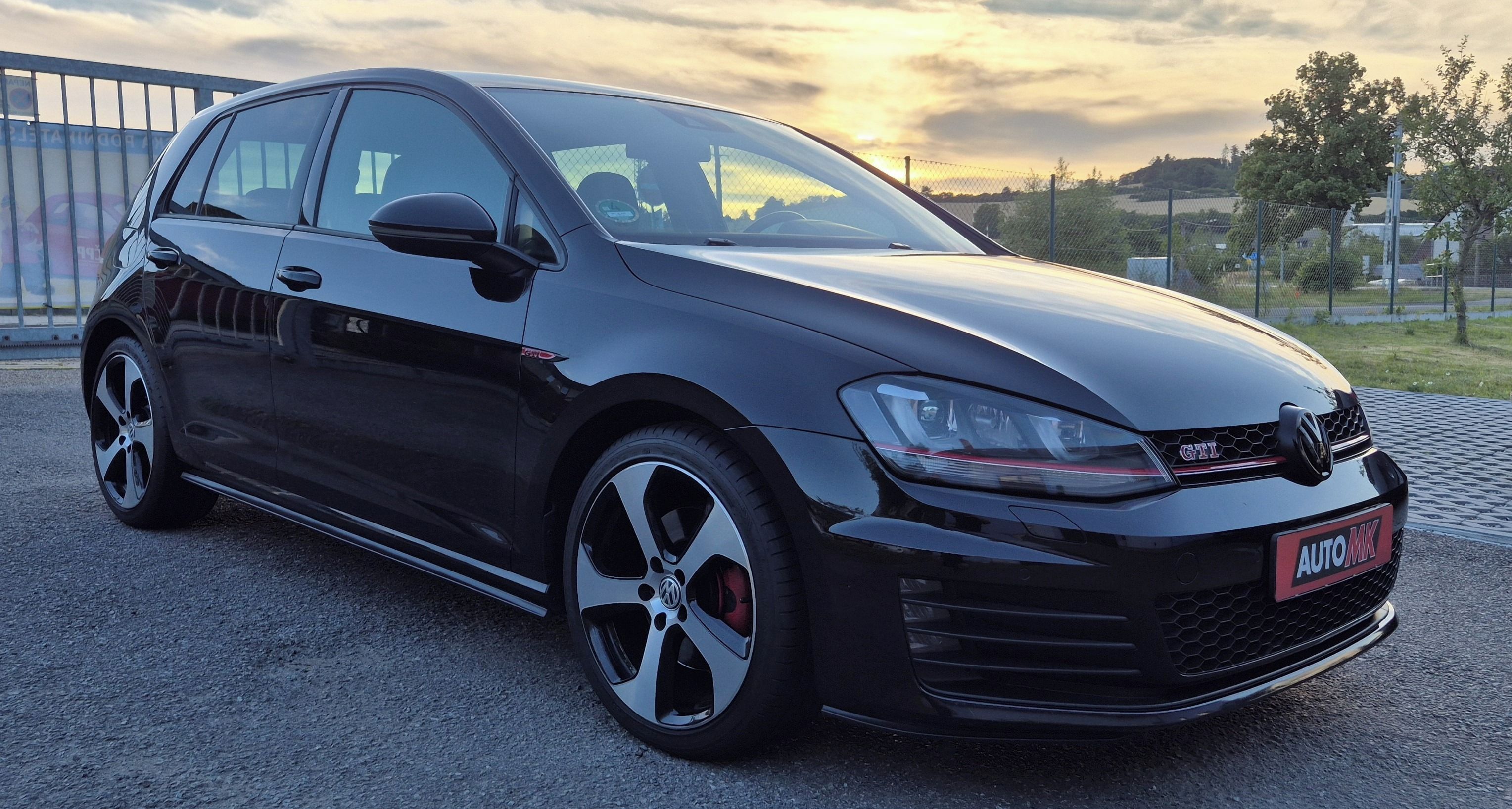 Volkswagen Golf, GTI DSG 2.0TSI 169 KW - fotka 3