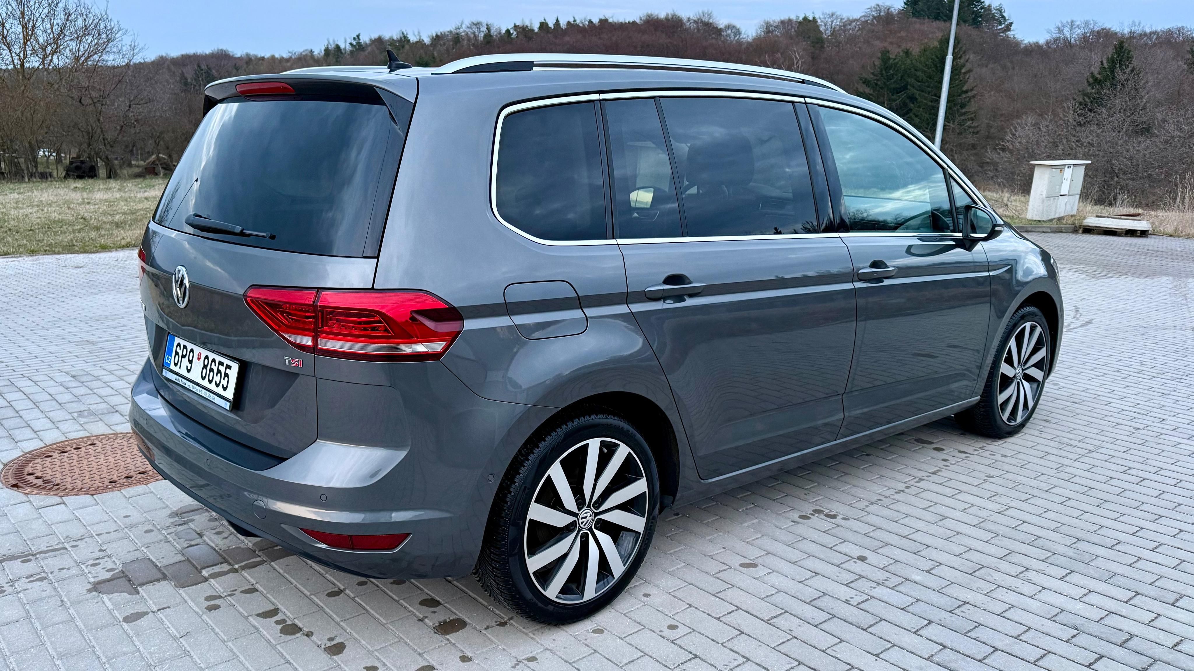 Volkswagen Touran, 1.4 TSI 7 míst Highline Pano - fotka 5