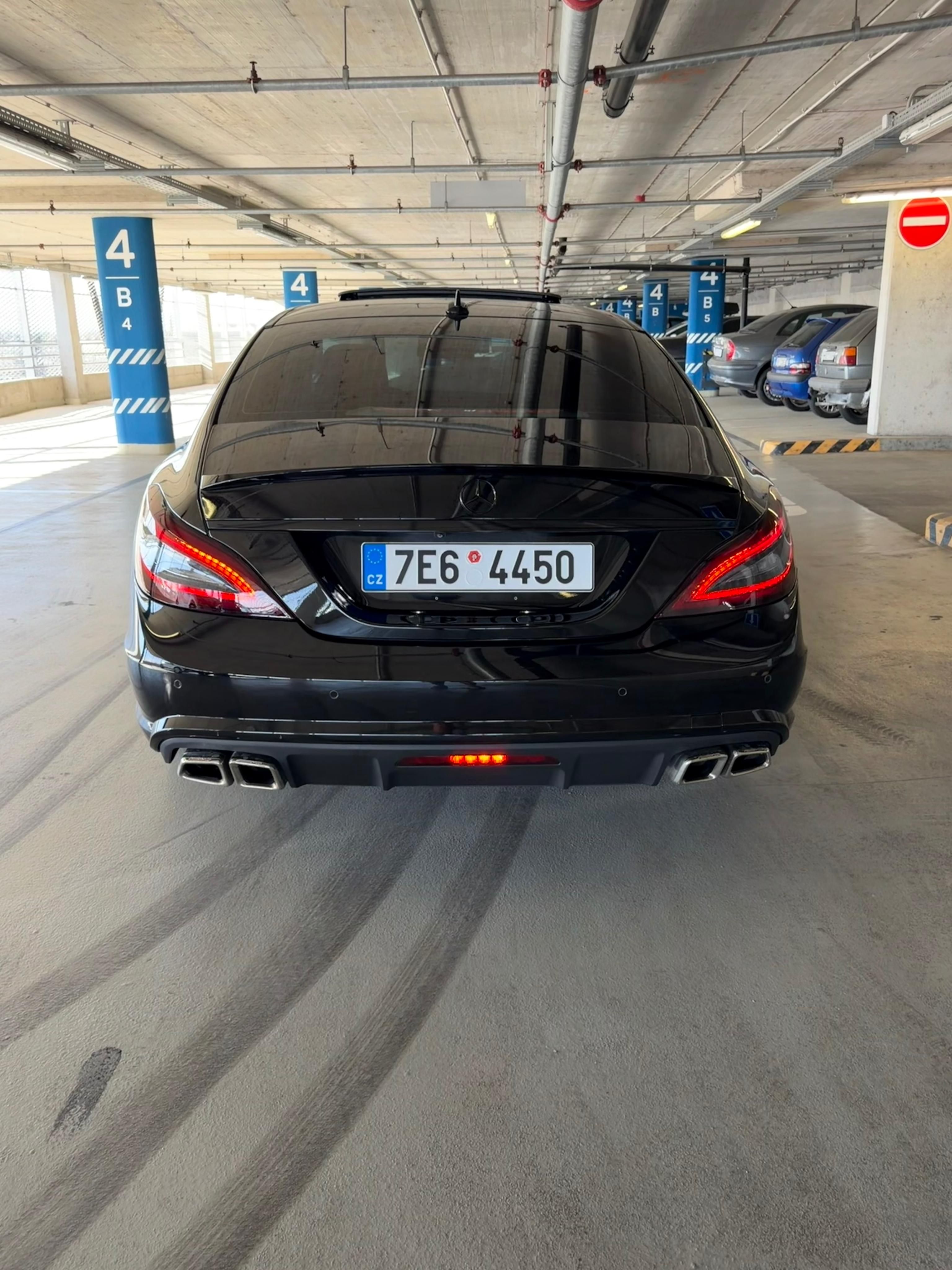 Mercedes-Benz CLS, Mercedes CLS 550 V8 Biturbo - fotka 2