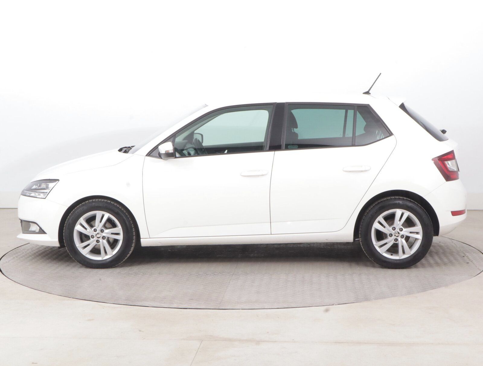 Škoda Fabia, 1.0 TSI, Style, ČR,1.maj - fotka 3