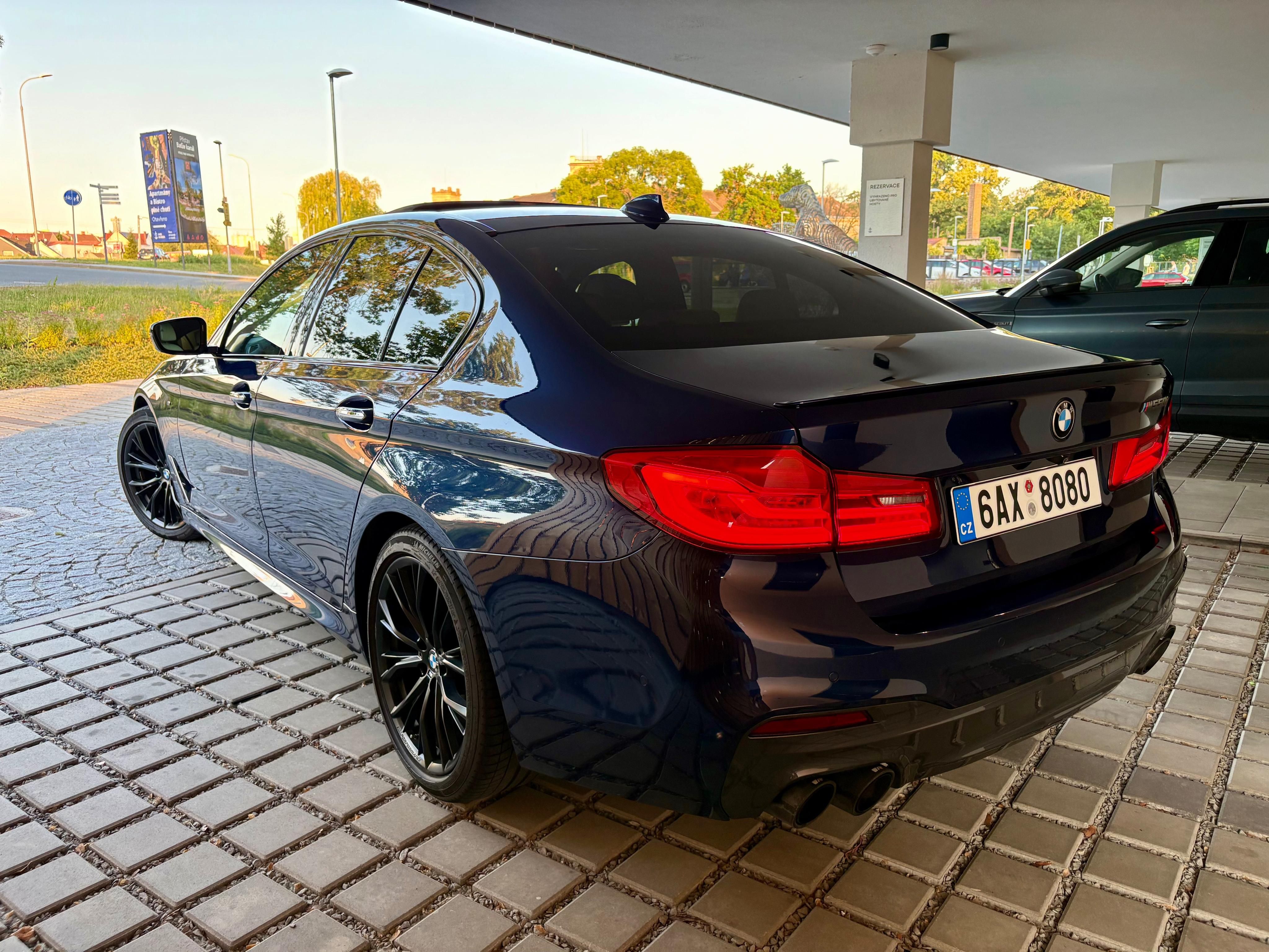 BMW Řada 5, M550i G30, ČR, M Sport, H & K - fotka 4