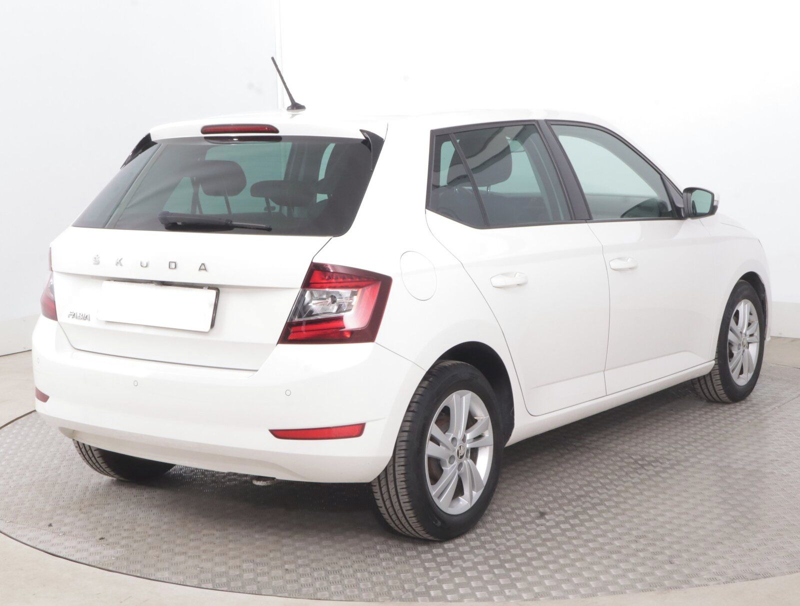 Škoda Fabia, 1.0 TSI, Style, ČR,1.maj - fotka 5