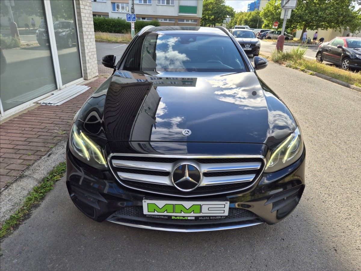 Mercedes-Benz Třídy E, 220d*4M*AMG*head-up*webast - fotka 2