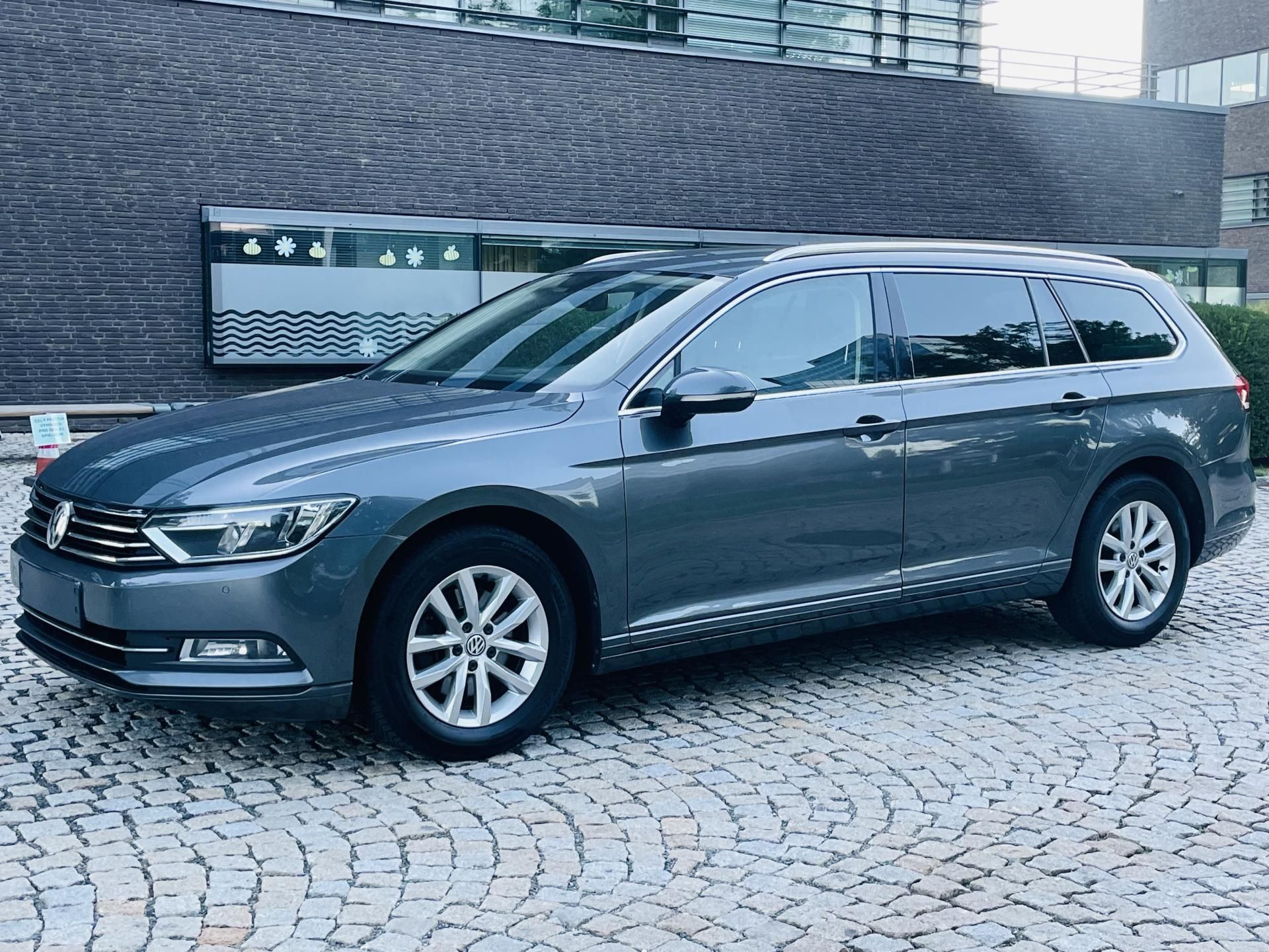 Volkswagen Passat, 2.0TDI MANUÁL VÝHŘEV KAMERA - fotka 5