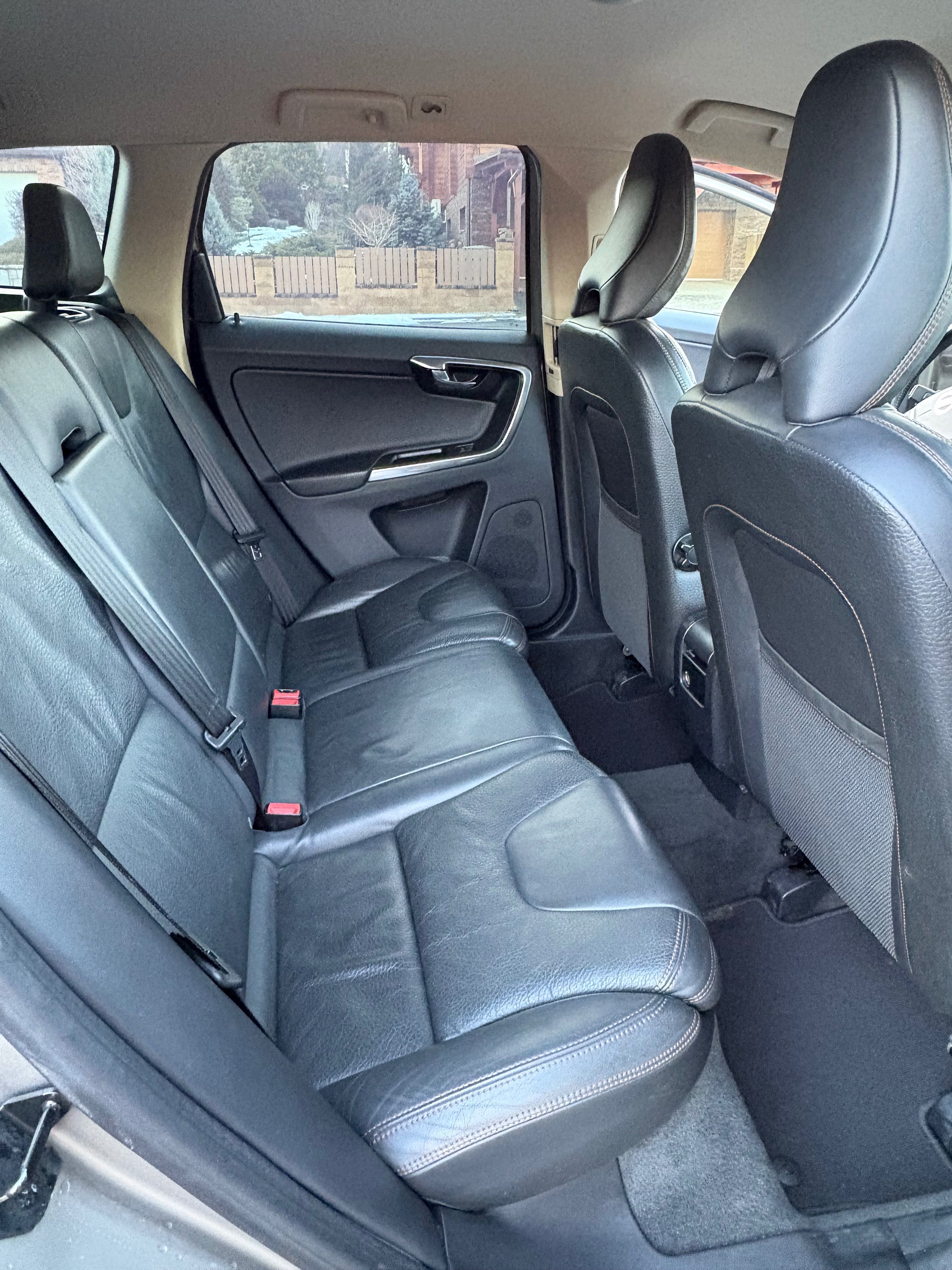 Volvo XC60, D5,158Kw,AWD,188000,MAX VÝBAVA - fotka 6