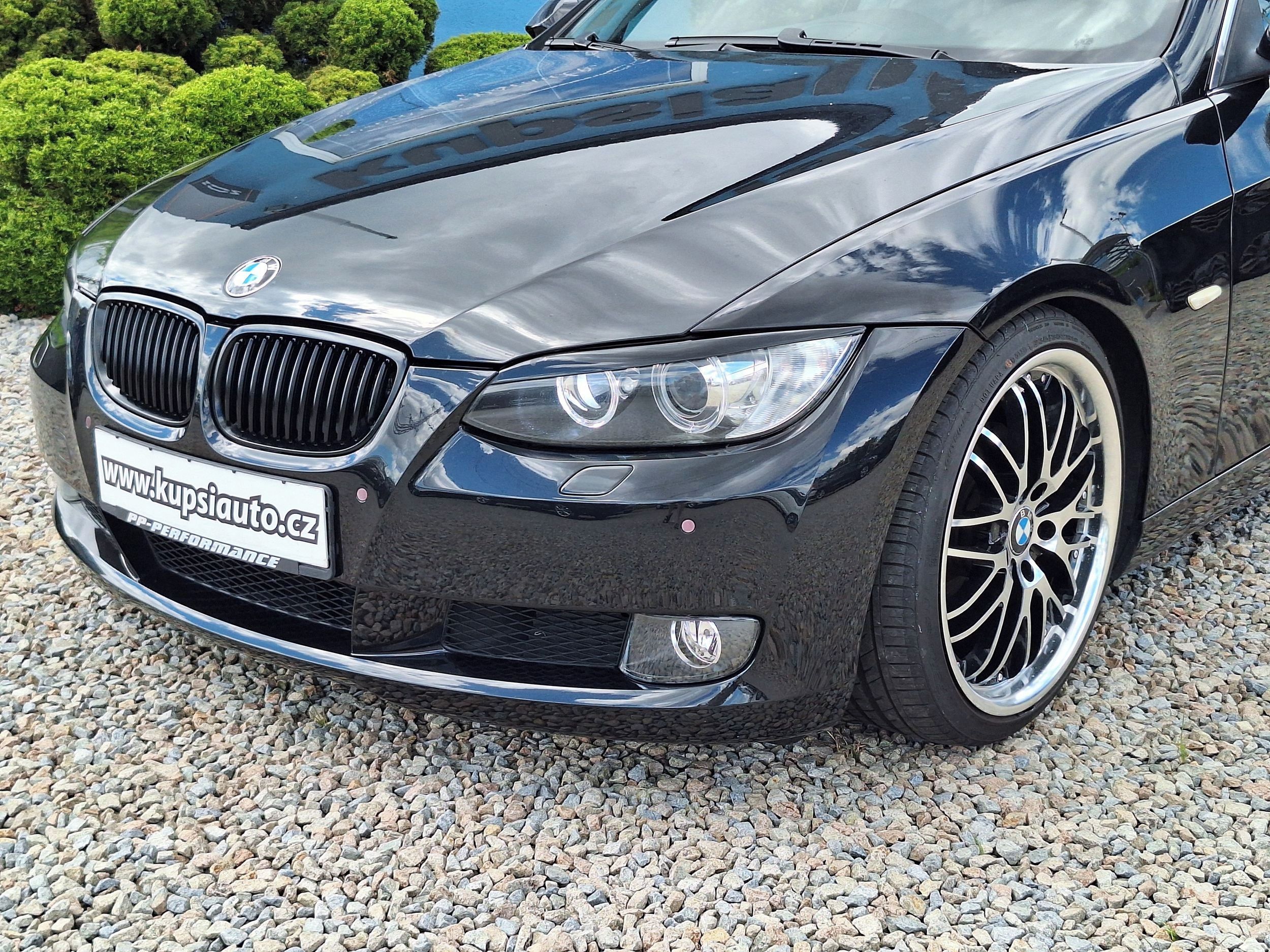 BMW Řada 3, 330i Coupe N52 MANUÁL - fotka 5