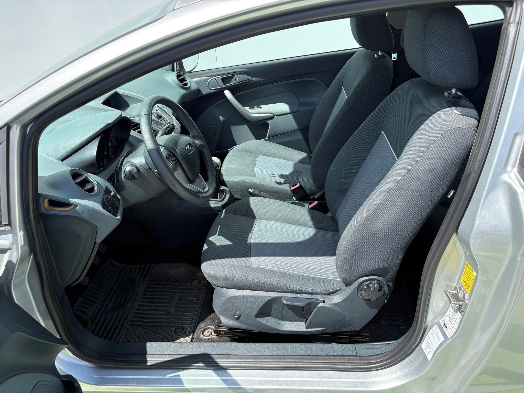 Ford Fiesta, 1.3i, 44kW, Klima, Výhřevy - fotka 5