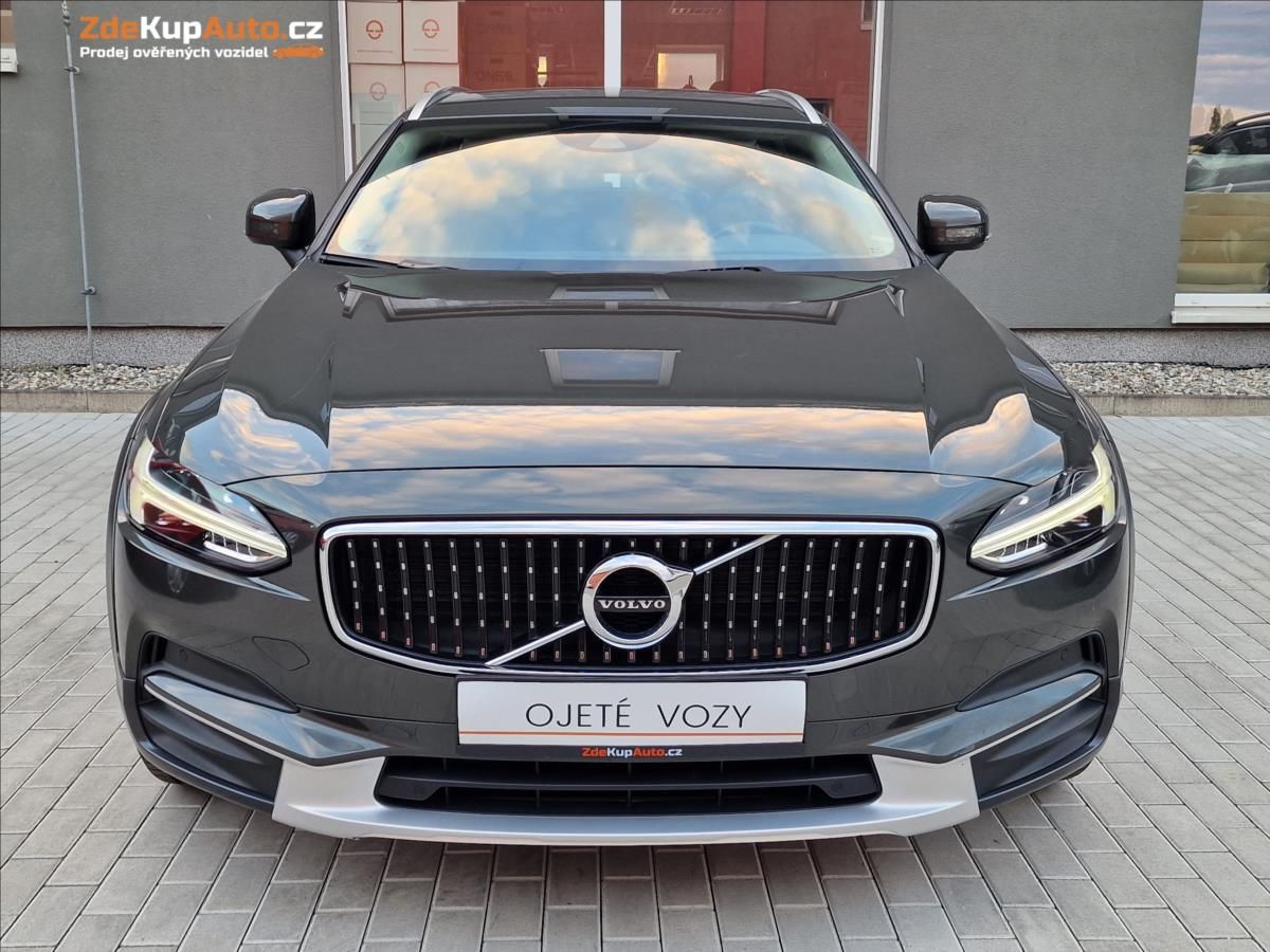Volvo V90, D4 AWD Cross Country,ČR,1.Maj - fotka 4