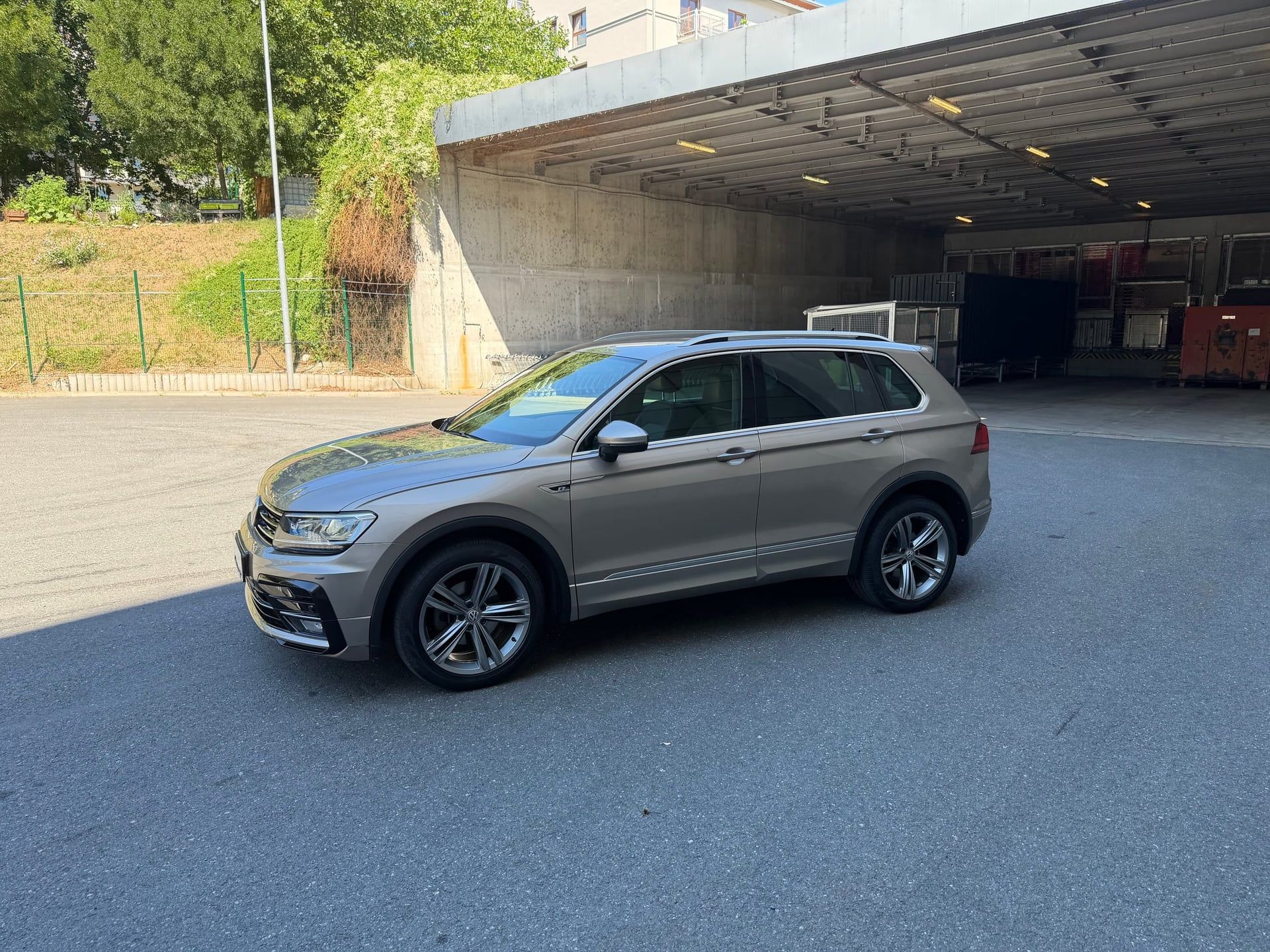 Volkswagen Tiguan, 2.0 TDI/4Motion/DSG/servis/ČR - fotka 3