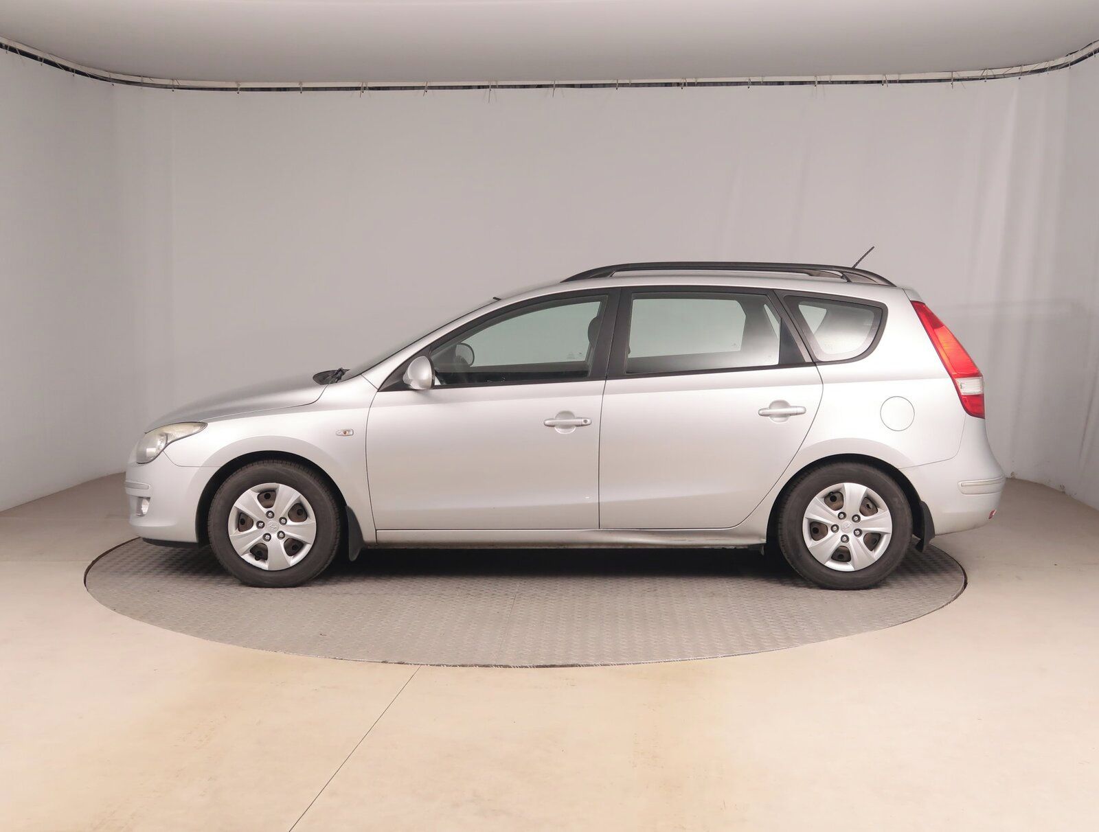 Hyundai i30, 1.6 CRDi, Serv.kniha, po STK - fotka 3