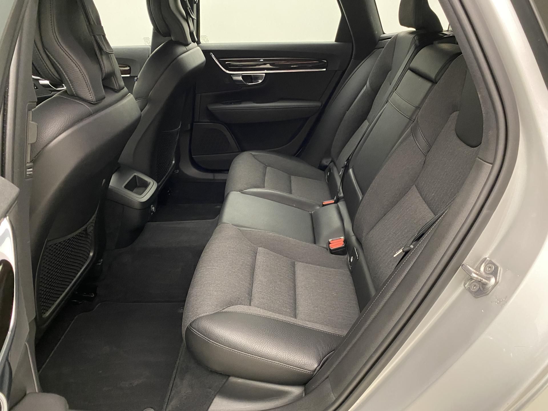 Volvo V90, D4 MOMENTUM AUT - fotka 5