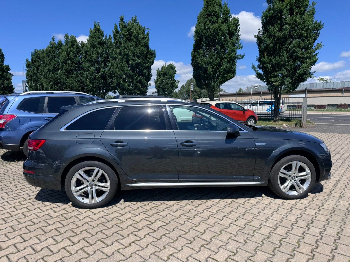 Audi A4, 2,0 TDI 120 KW KOLA TAŽNÉ DPH - fotka 6