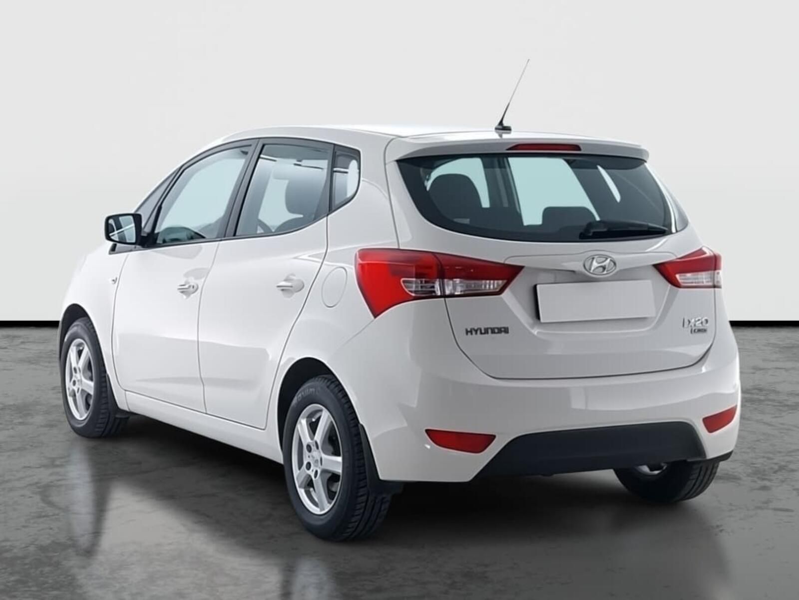 Hyundai ix20, 1.4 CRDi, Vyhř. sedaček - fotka 4