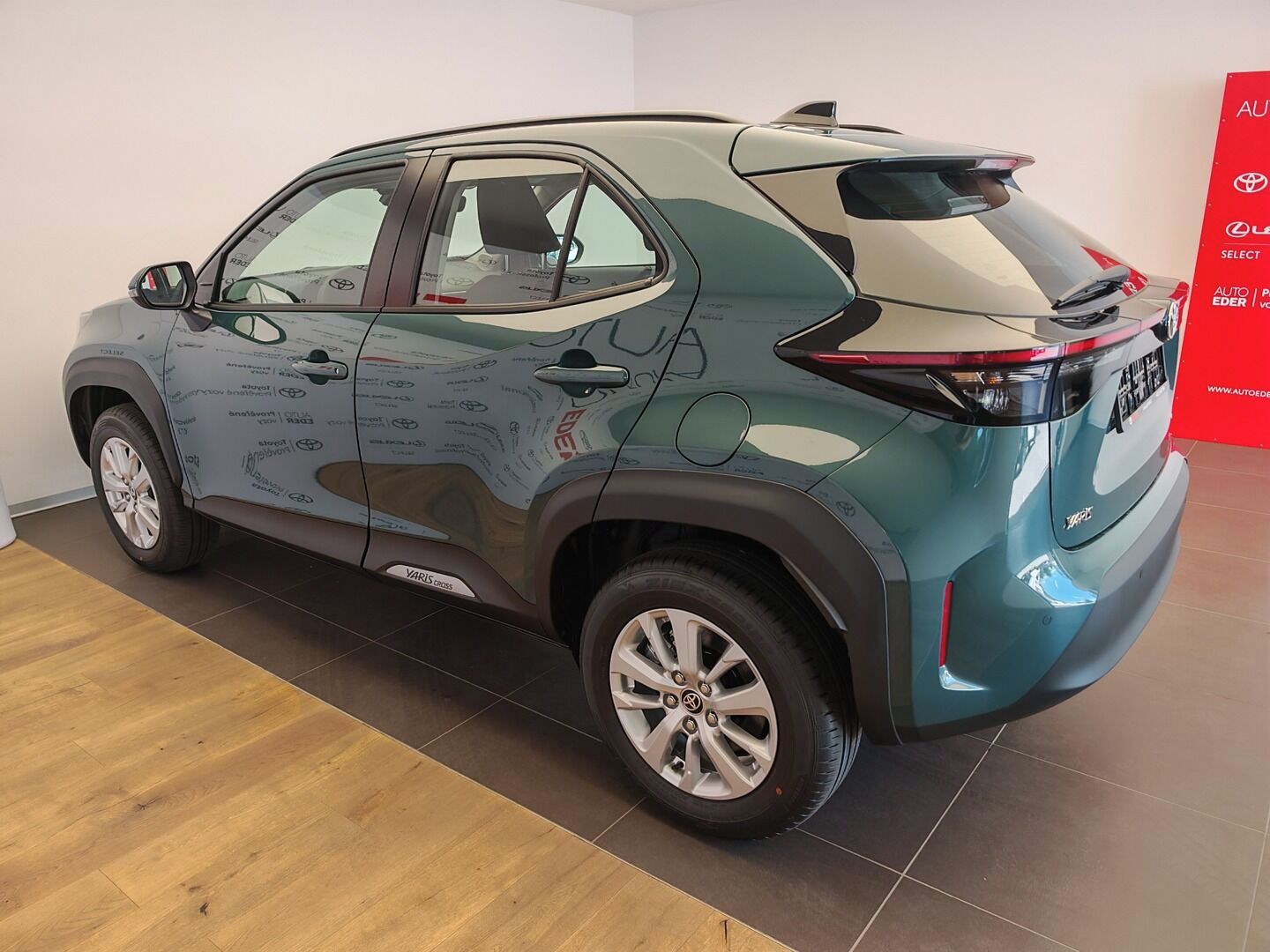 Toyota Yaris Cross, 1.5 Hybrid ( 115k ) e-CVT 4x2 - fotka 6