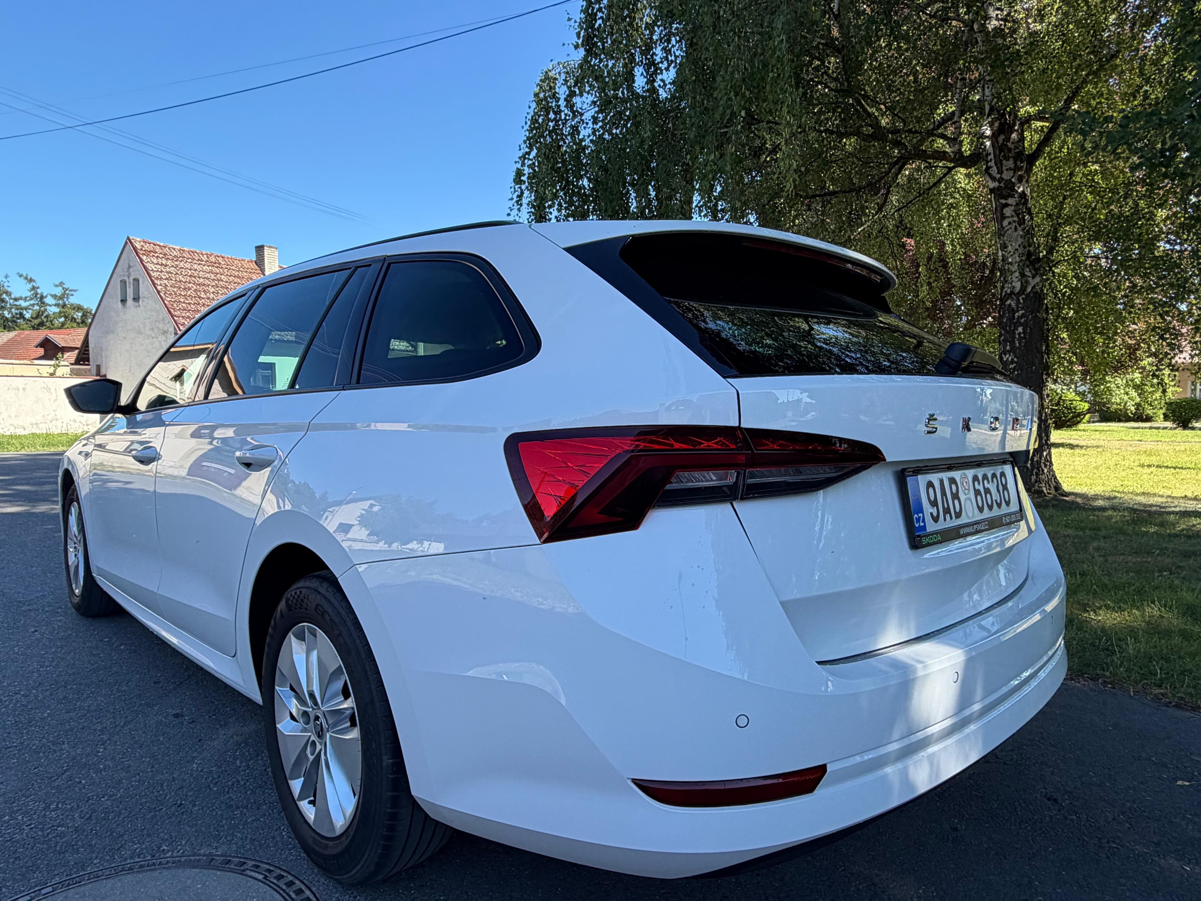 Škoda Octavia, 2,0 TDI Combi Ambition plus - fotka 2