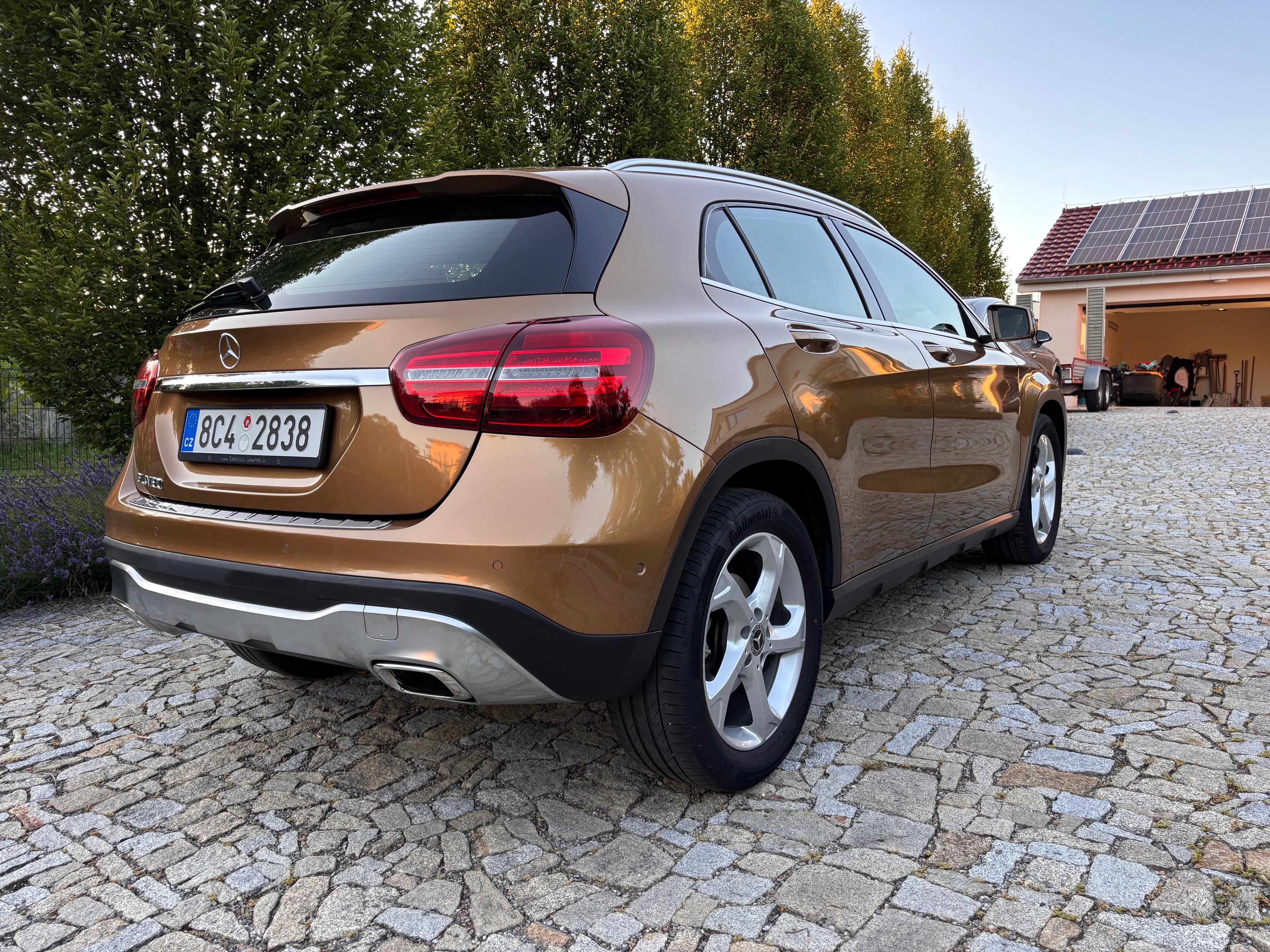 Mercedes-Benz GLA, Mercedes-Benz GLA 180 - fotka 4
