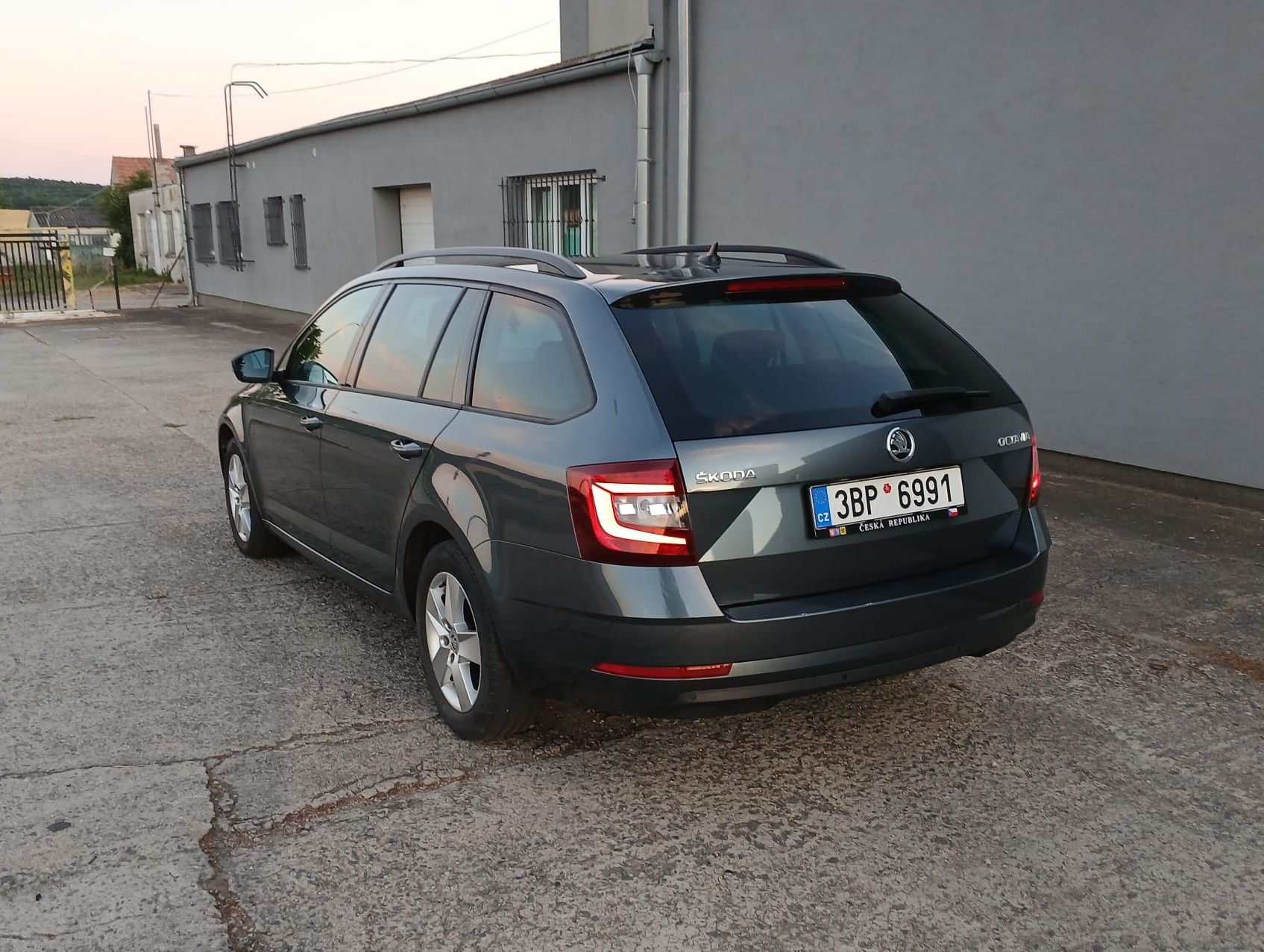 Škoda Octavia, 110kW,FULL LED,ROZVODY,199tkm - fotka 4
