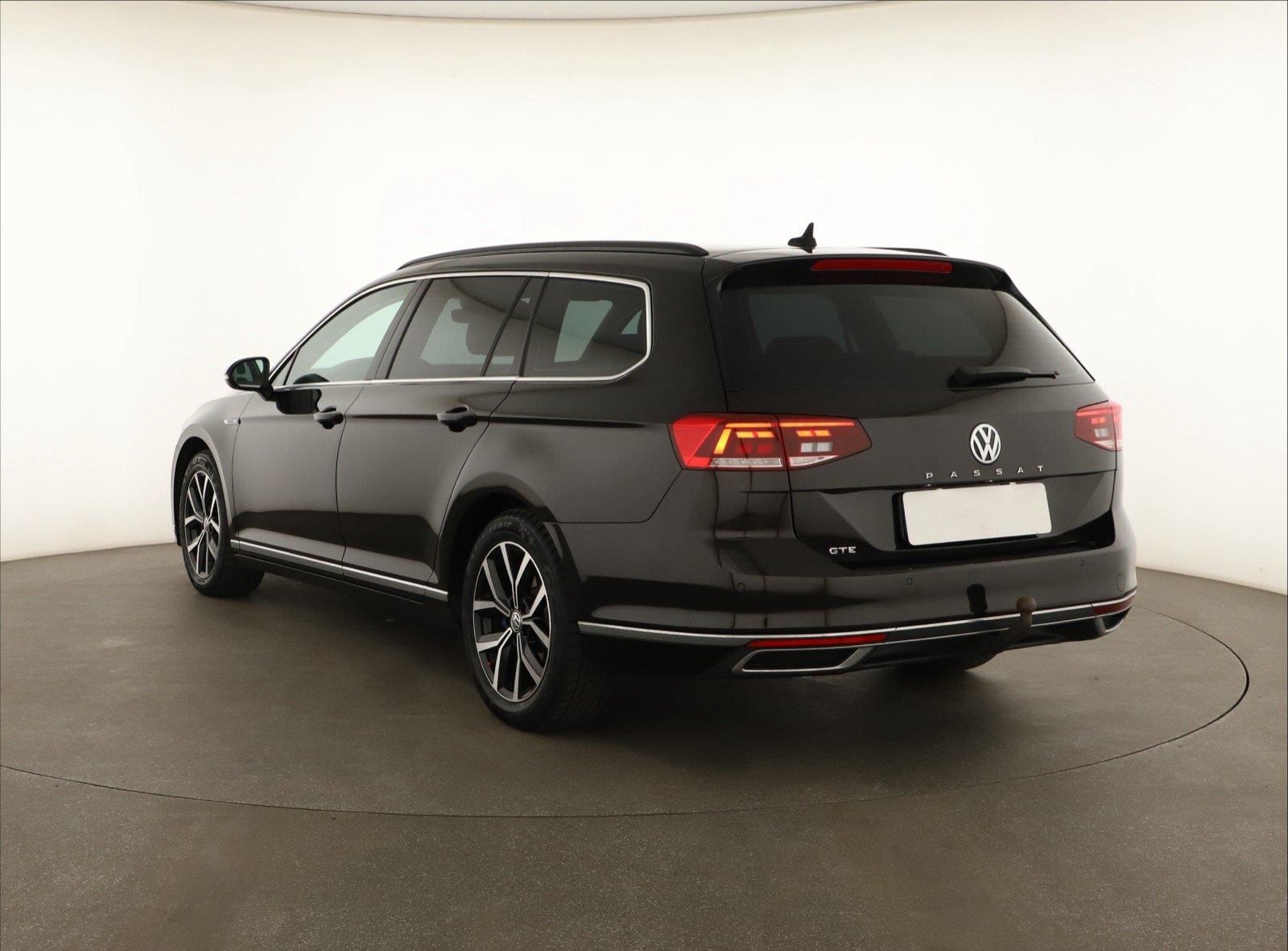 Volkswagen Passat, 1.4 GTE, Automat, Navi - fotka 4