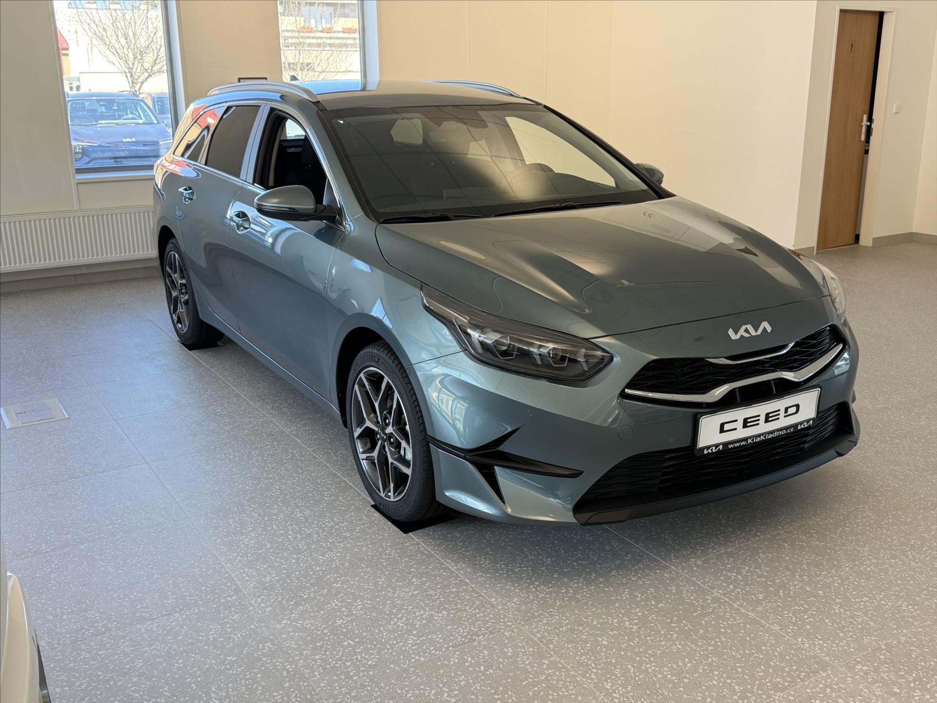 Kia Cee´d, 1,5 T-GDI SW 7DCT TOP+Business - fotka 3