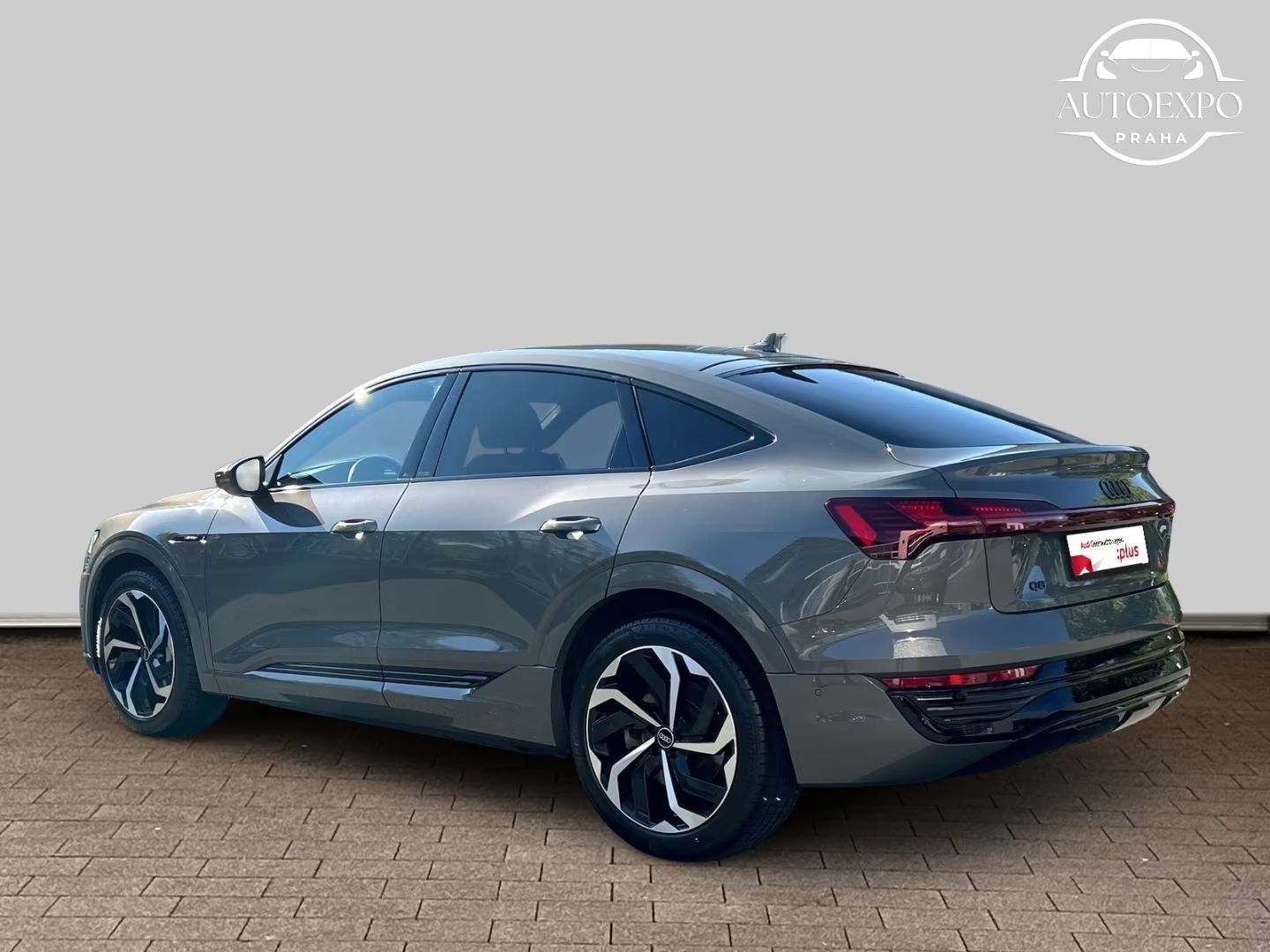 Audi Q8, advanced Sportback 50 quattro - fotka 3