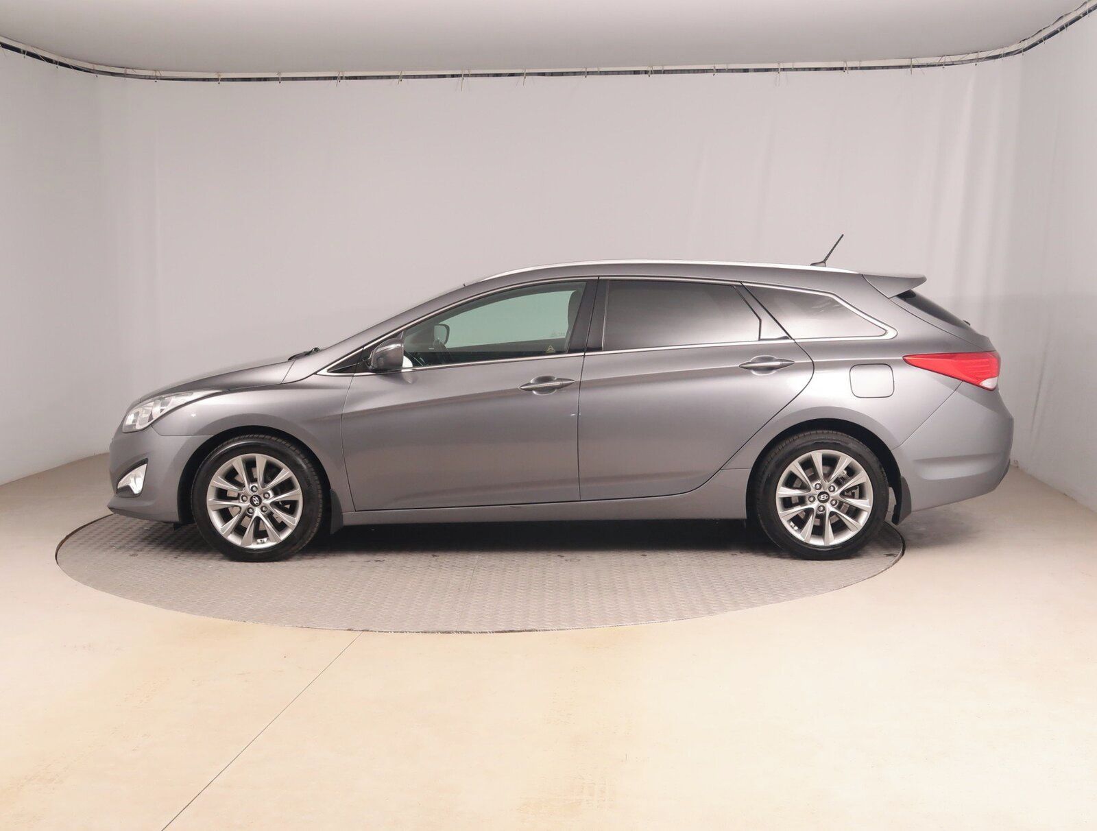 Hyundai i40, 1.7 CRDi, ČR,1.maj, Serv.kniha - fotka 3