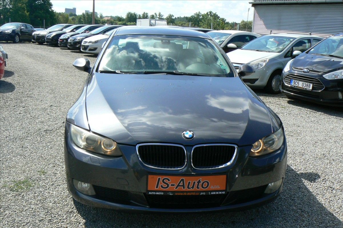 BMW Řada 3, 2,0 320 d COUPE - fotka 3