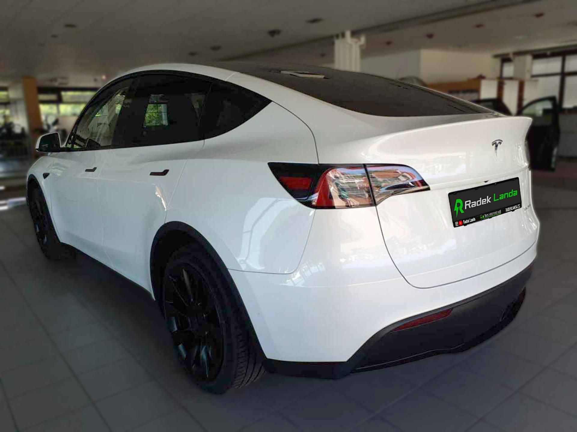Tesla Model Y, Long Range AWD | Berlín, tažné - fotka 2
