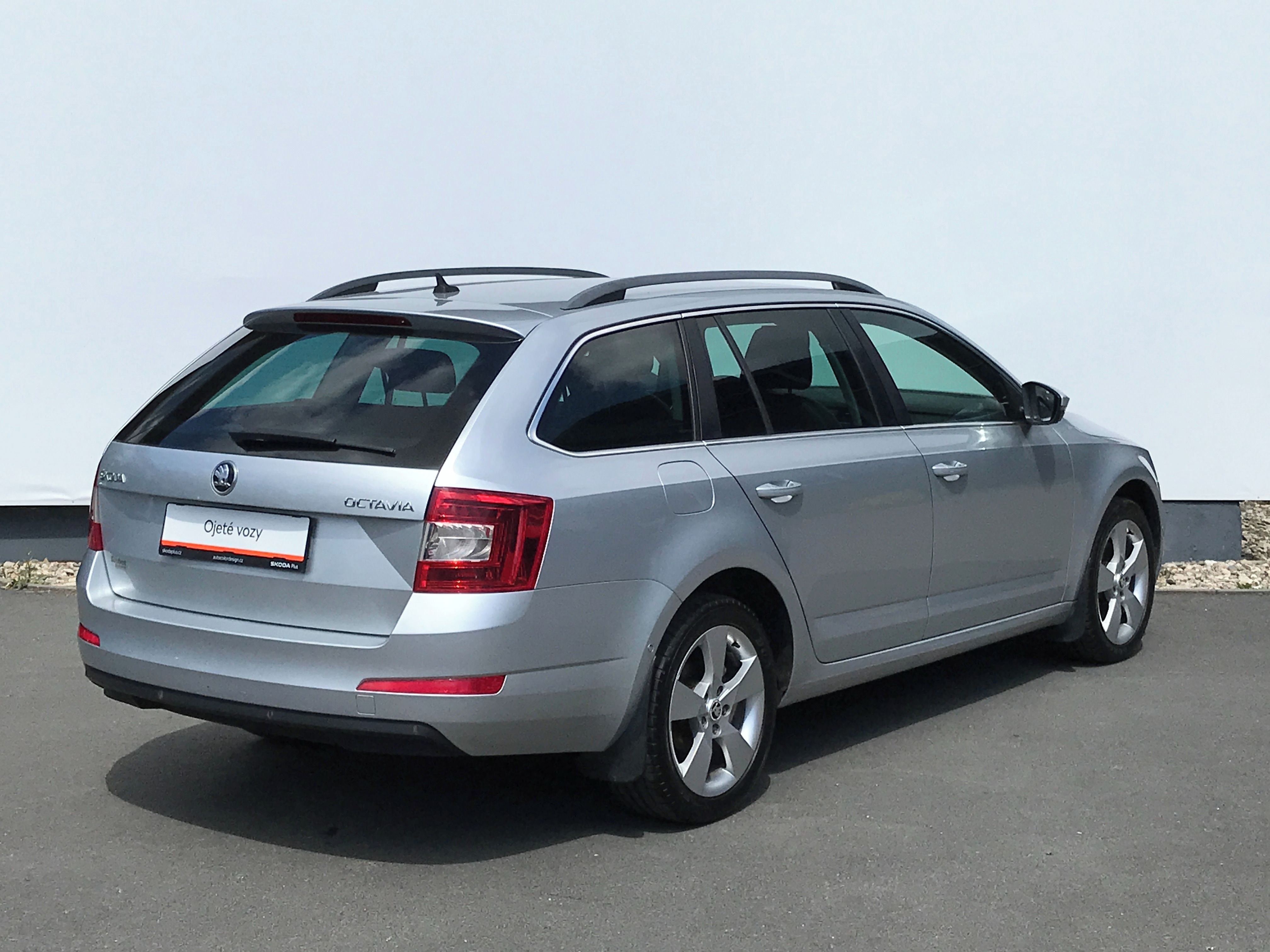 Škoda Octavia, 2,0 TDi 110 kW STYLE 6°M+NAVIG - fotka 2