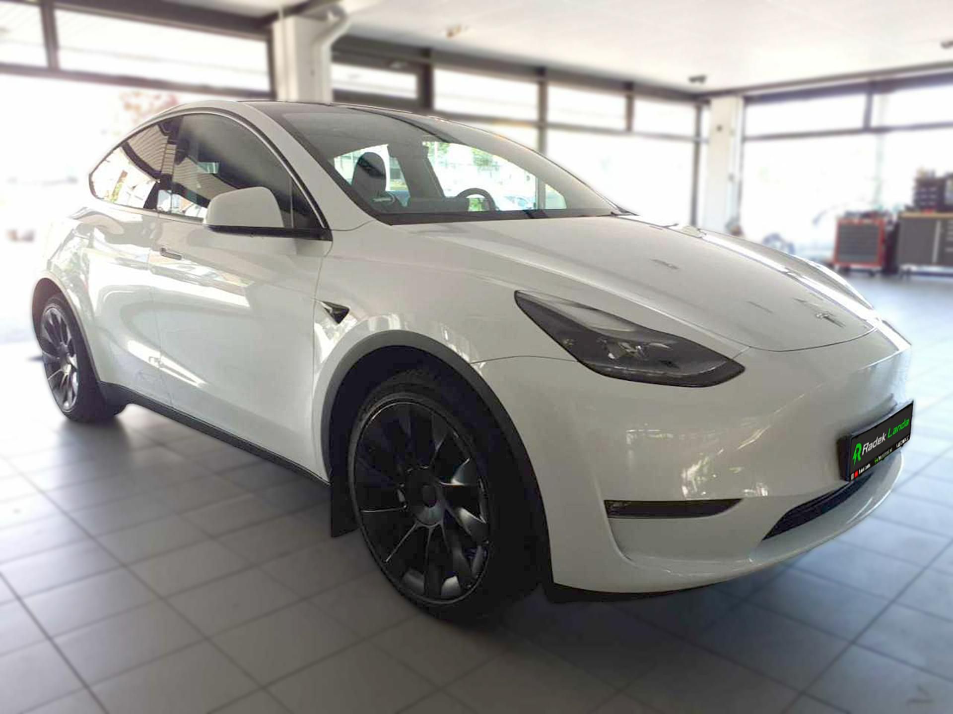 Tesla Model Y, Long Range AWD | Berlín, tažné