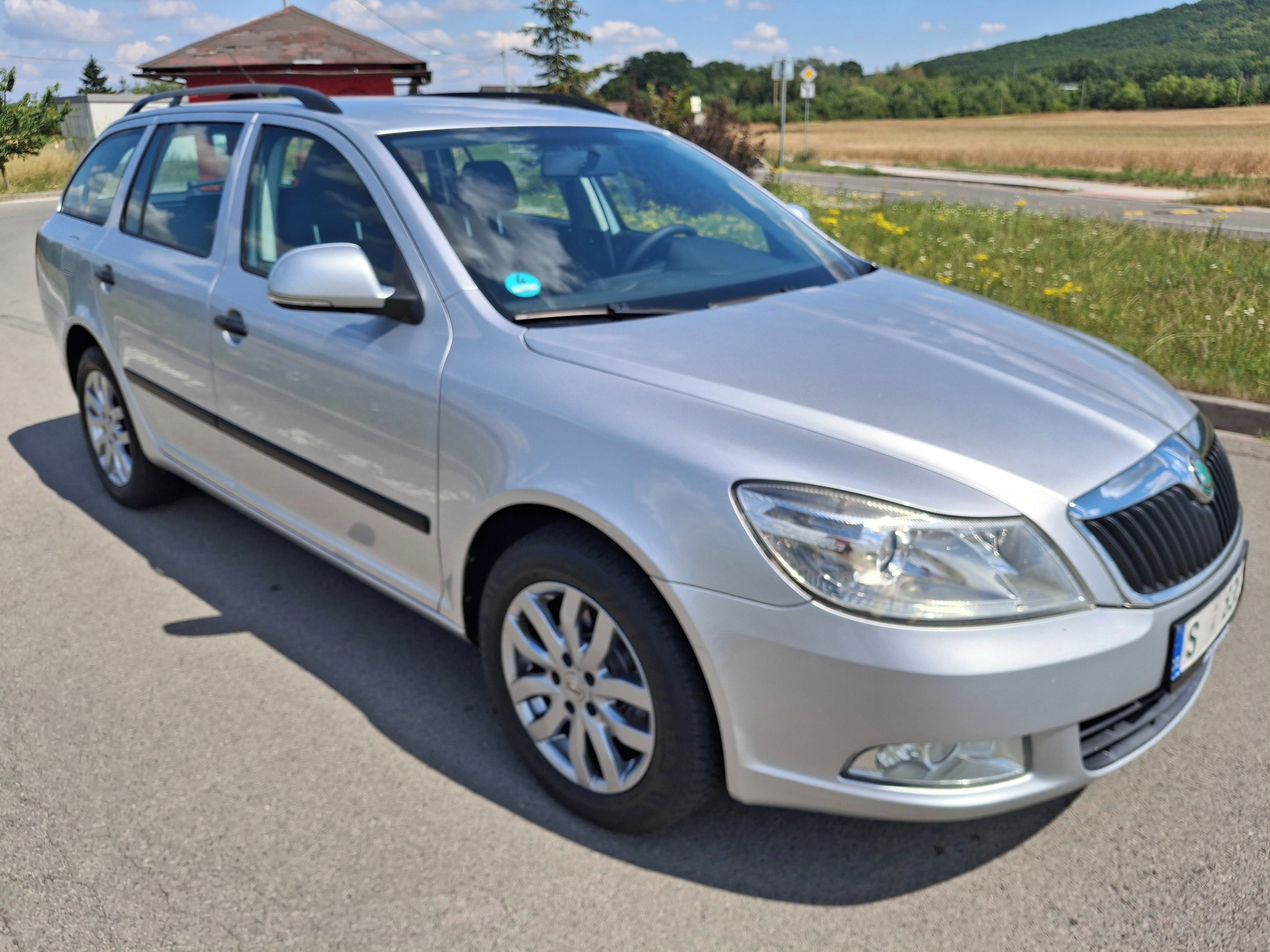 Škoda Octavia, COMBI 1,6 MPI 75 KW KLIMA ALU - fotka 3
