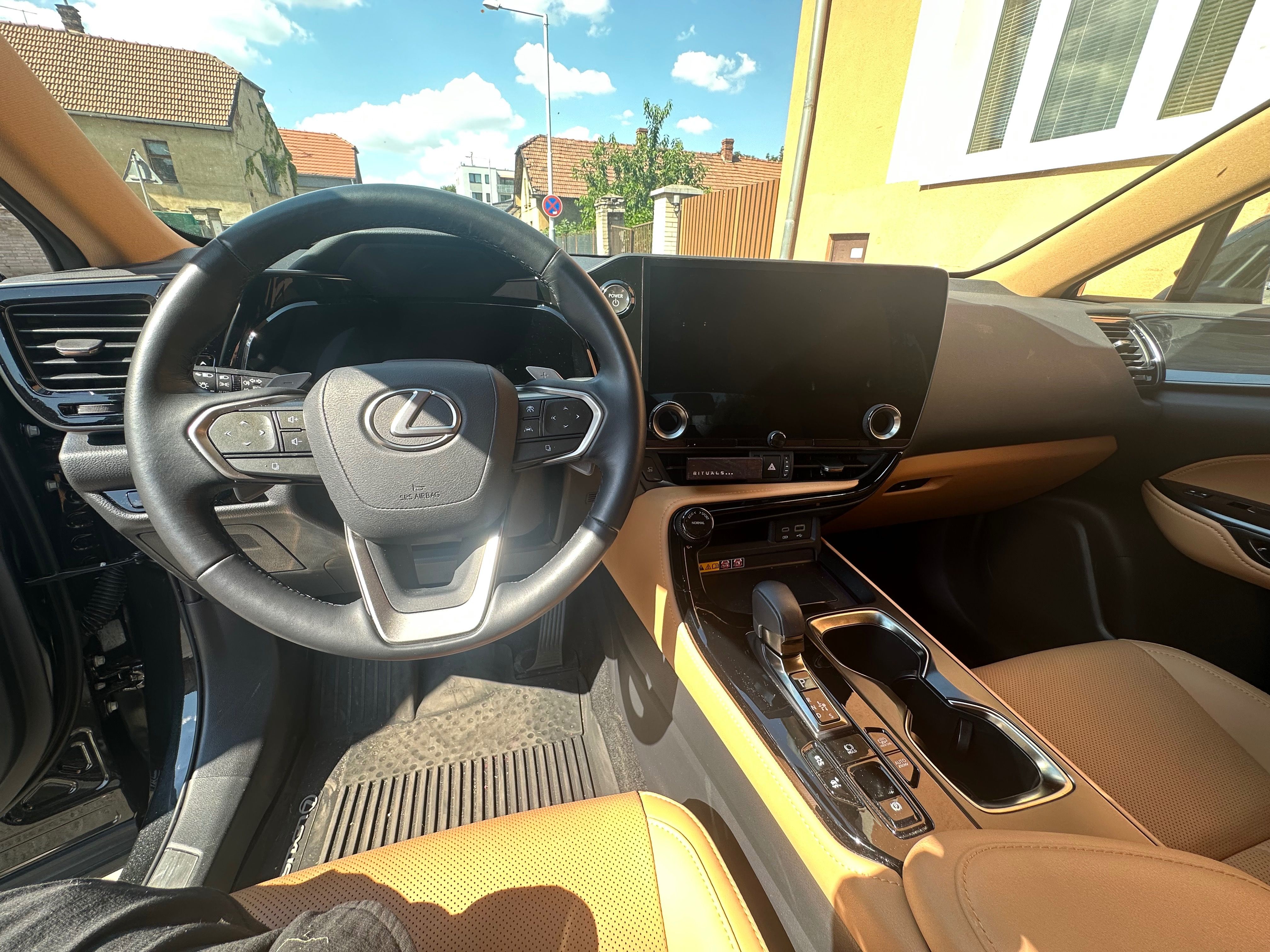 Lexus NX 450h+, Lexus 450h+ - fotka 6