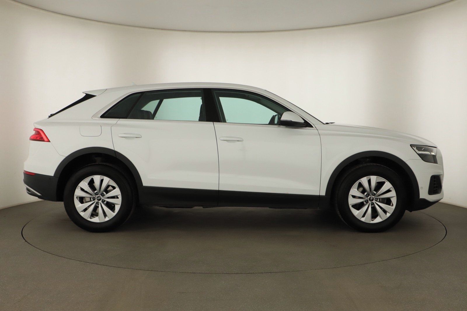 Audi Q8, 55 TFSI, Výhřev, Kamera - fotka 6