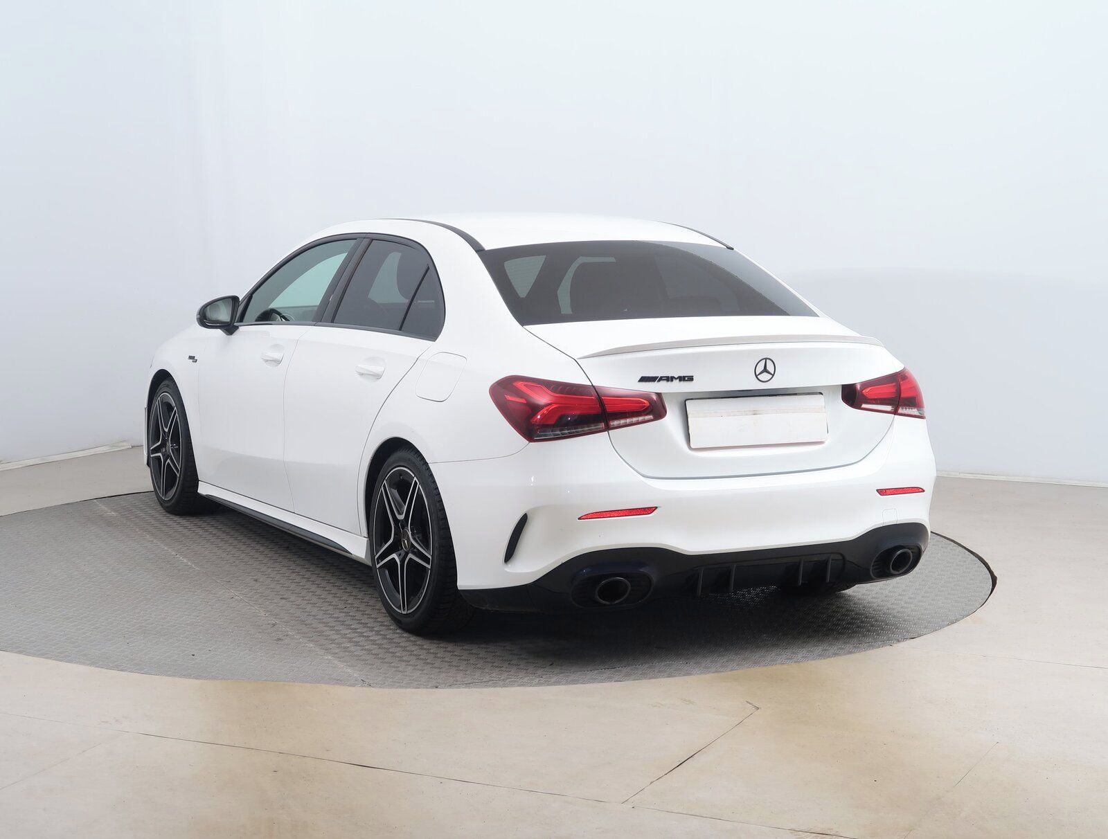Mercedes-Benz Třídy A, 35 AMG 4MATIC, AMG line, 4X4 - fotka 4