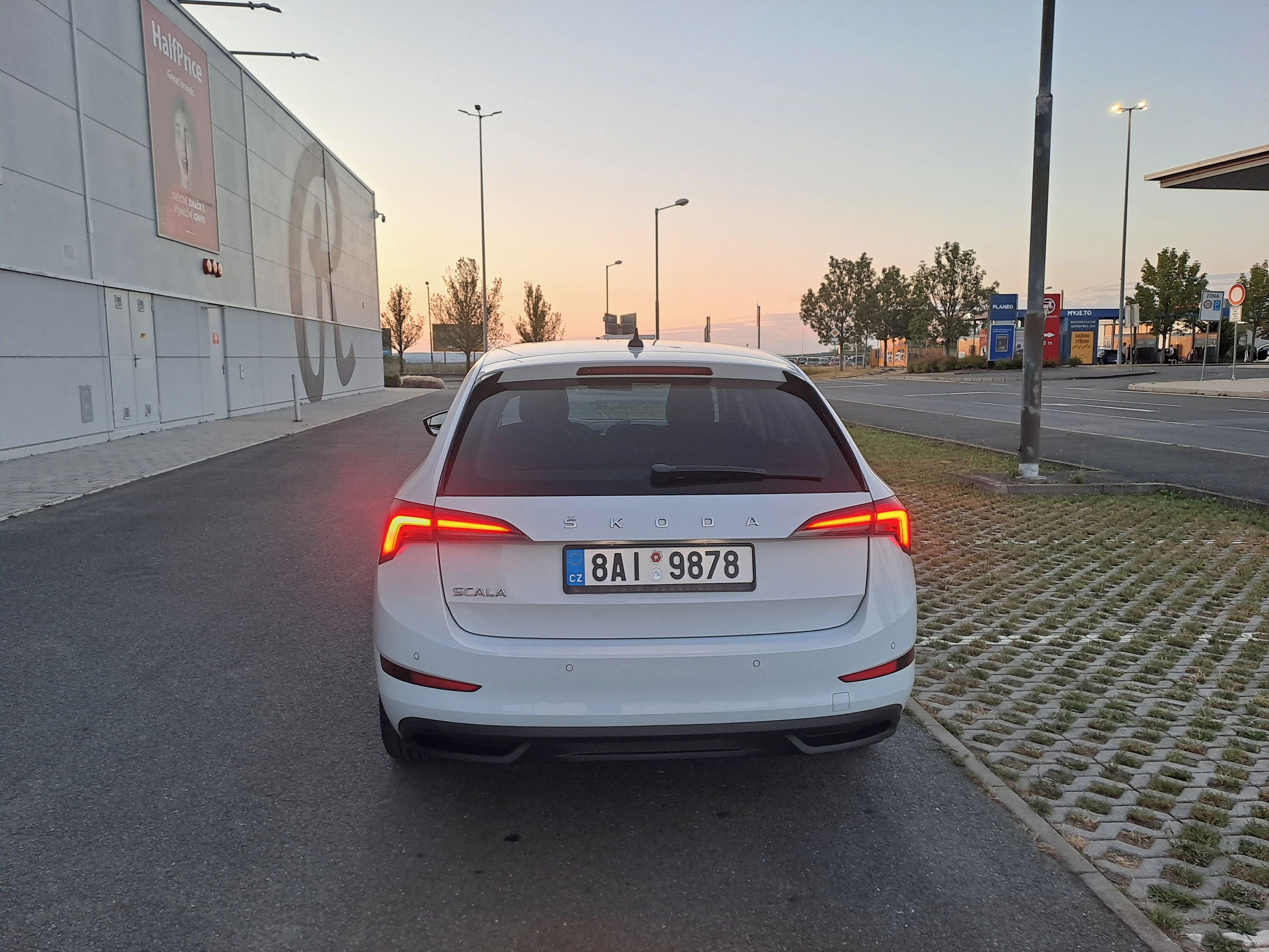 Škoda Scala, 1.5TSI 110KW 1.MAJ EXTRA PĚKNÁ - fotka 6