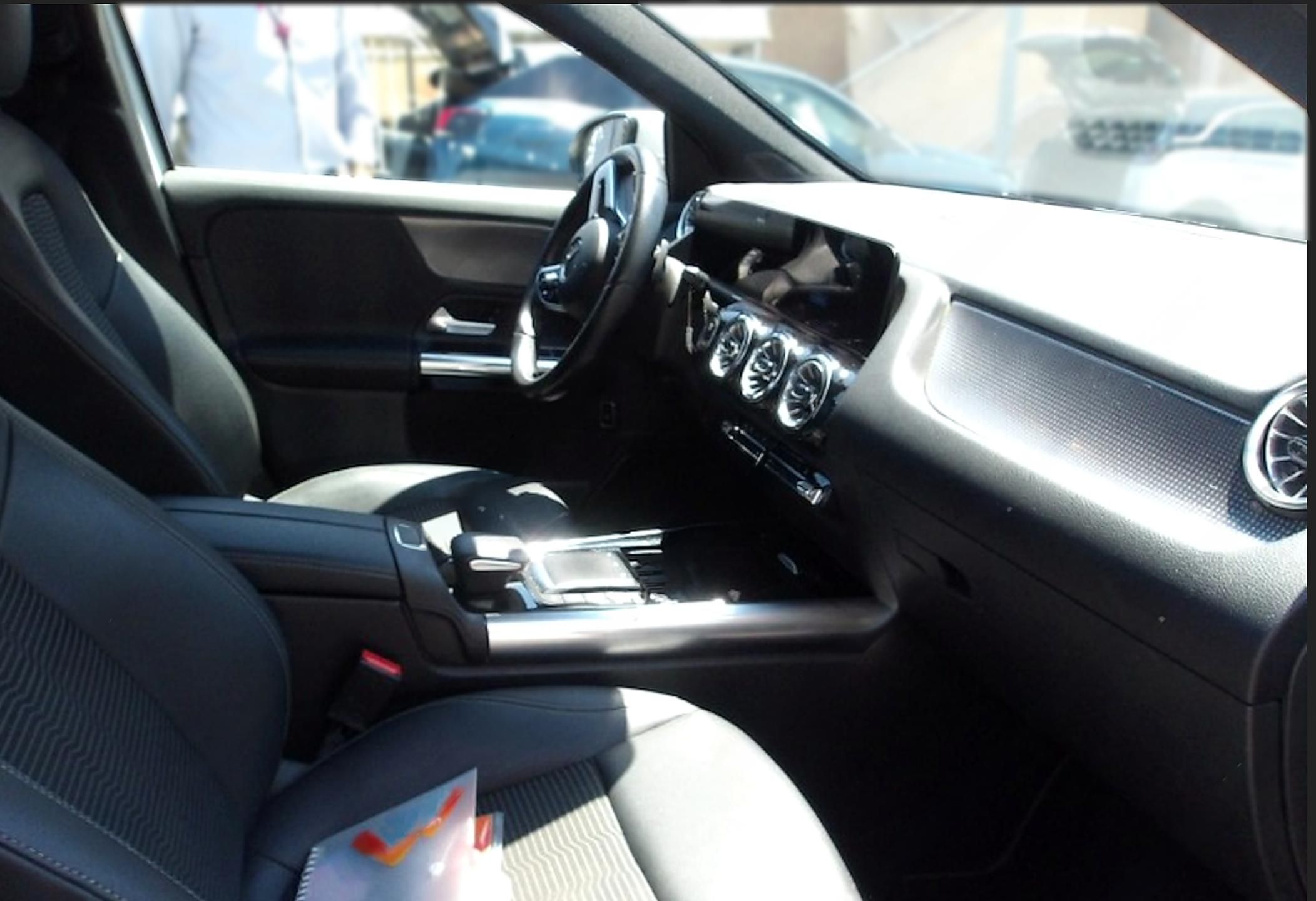 Mercedes-Benz EQA, EQA 250 Sport 66 kWh - fotka 5