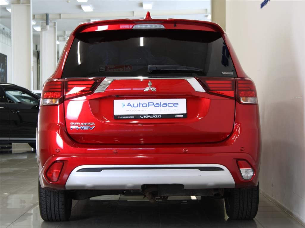 Mitsubishi Outlander, 2,4 PHEV INSTYLE Tažné 1.maj Č - fotka 4