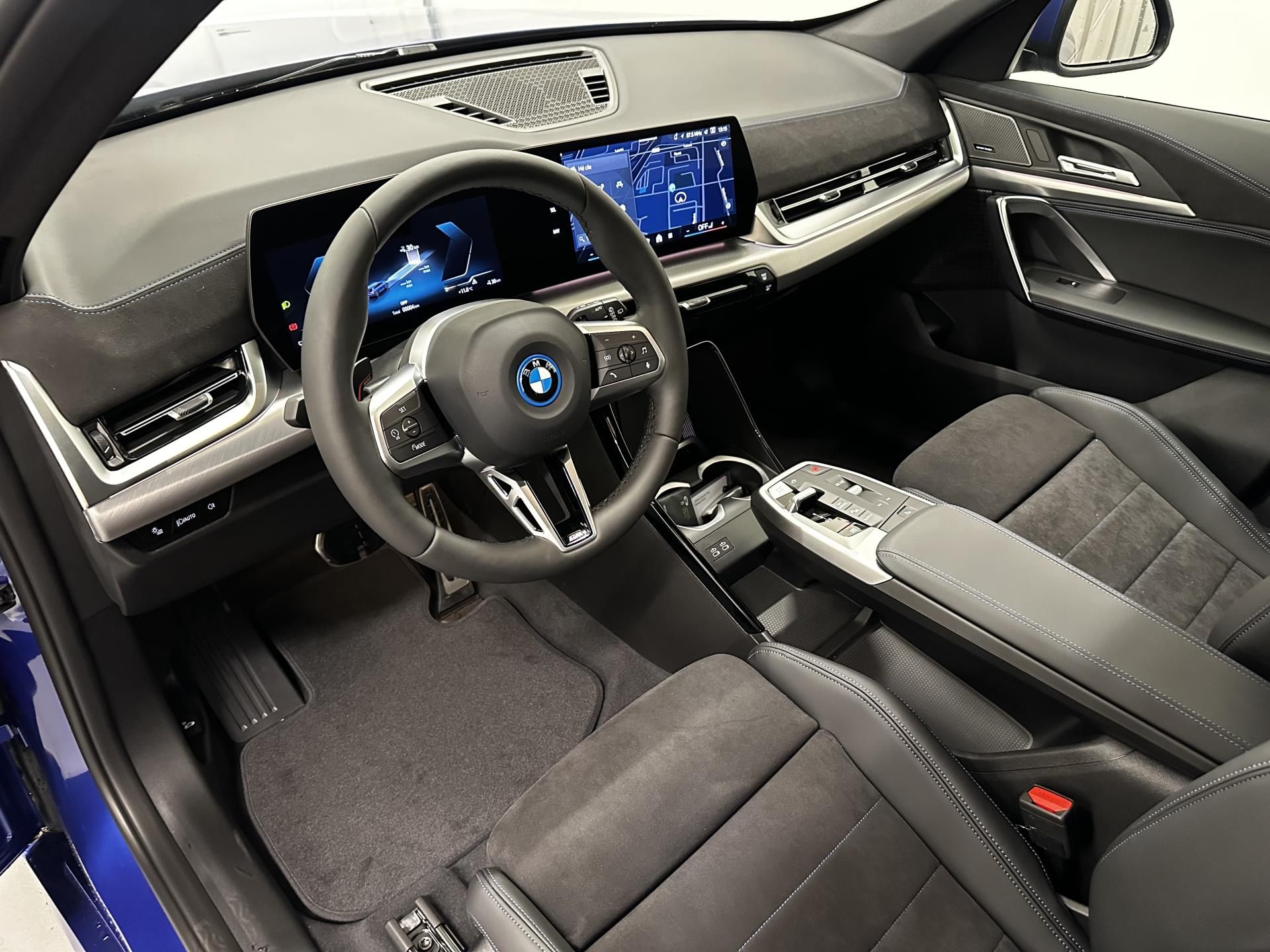 BMW iX1, iX1 eDrive20 - fotka 6