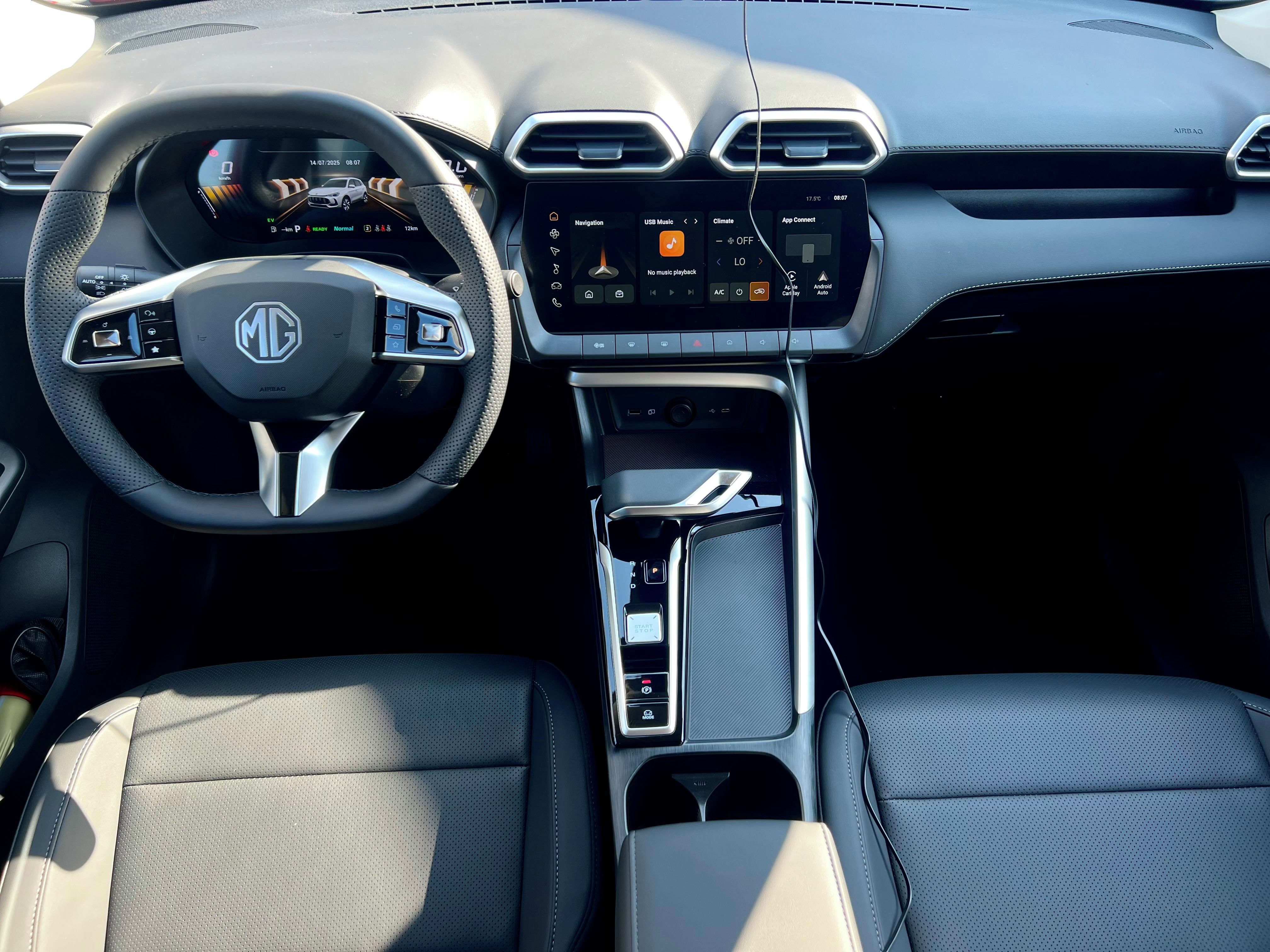 MG ZS, HEV + 1.5 EXCLUSIVE + PANORAMA - fotka 2