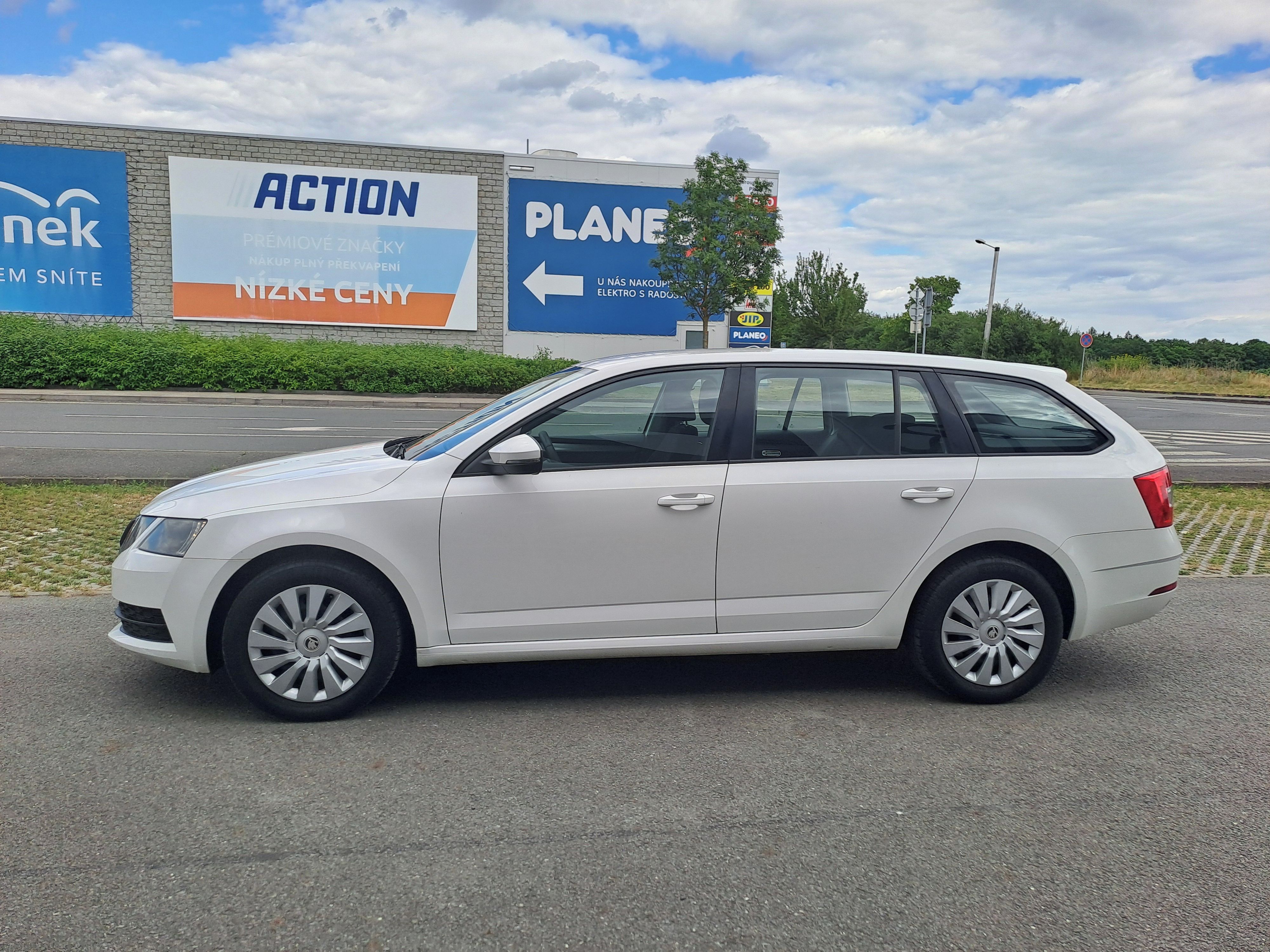 Škoda Octavia, 1.6TDI 85KW 1.MAJ VELMI PĚKNÁ - fotka 4