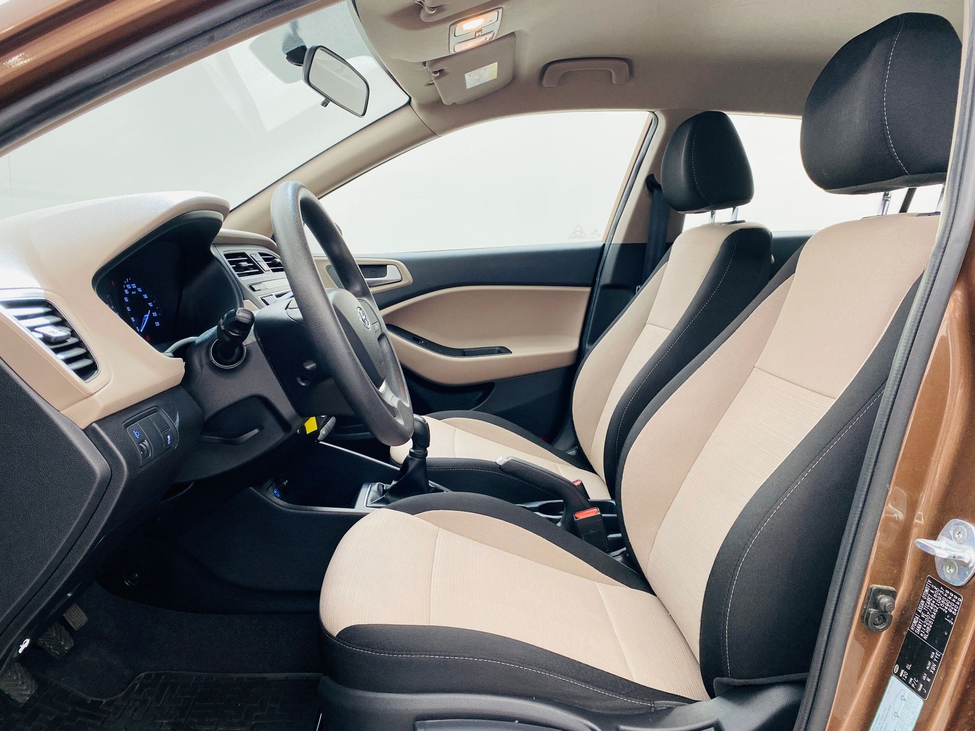 Hyundai i20, 1.25i 55kW 1. Majitel - fotka 5