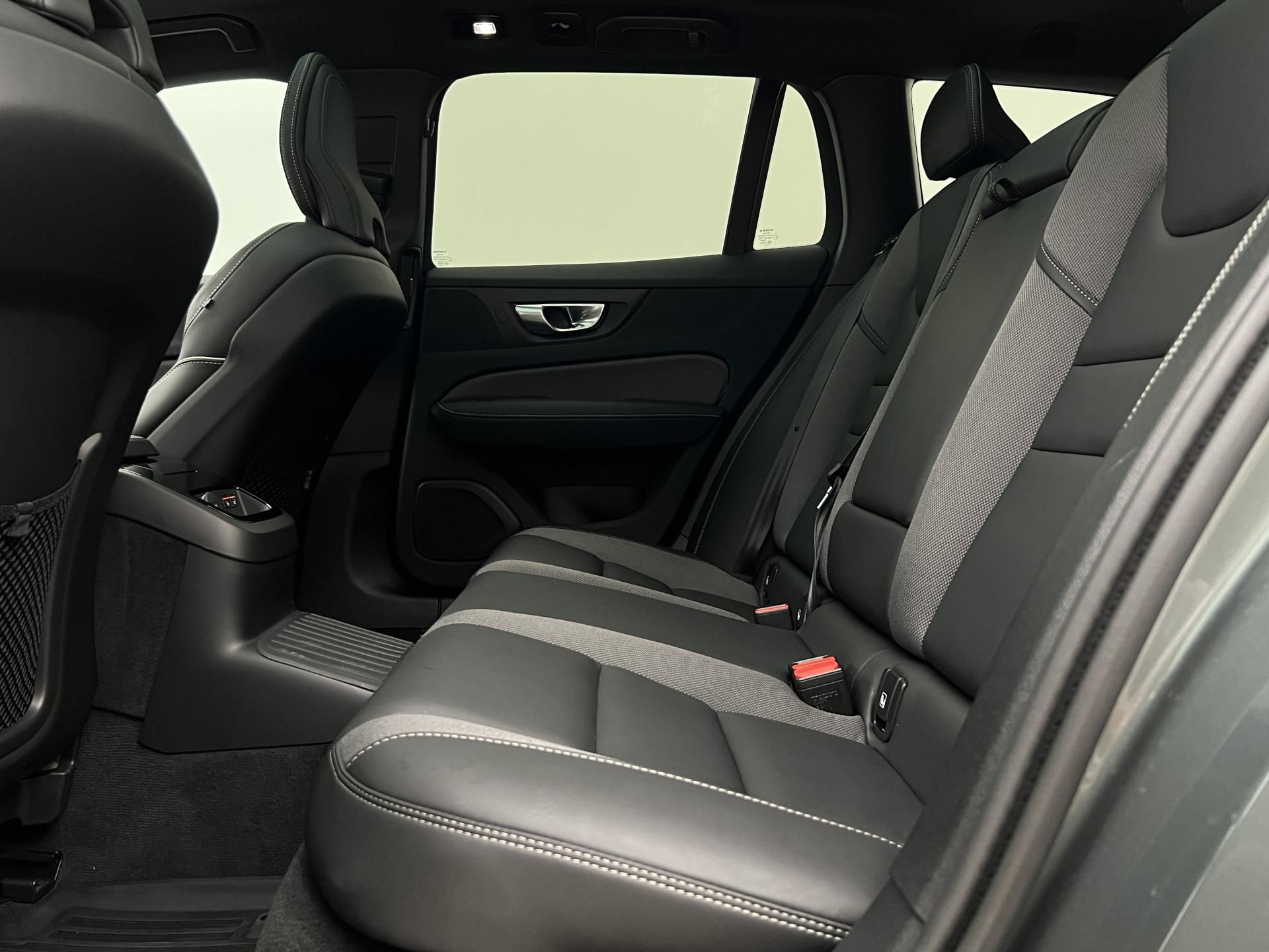 Volvo V60, T6 AWD DARK PLUS 1. maj. - fotka 6