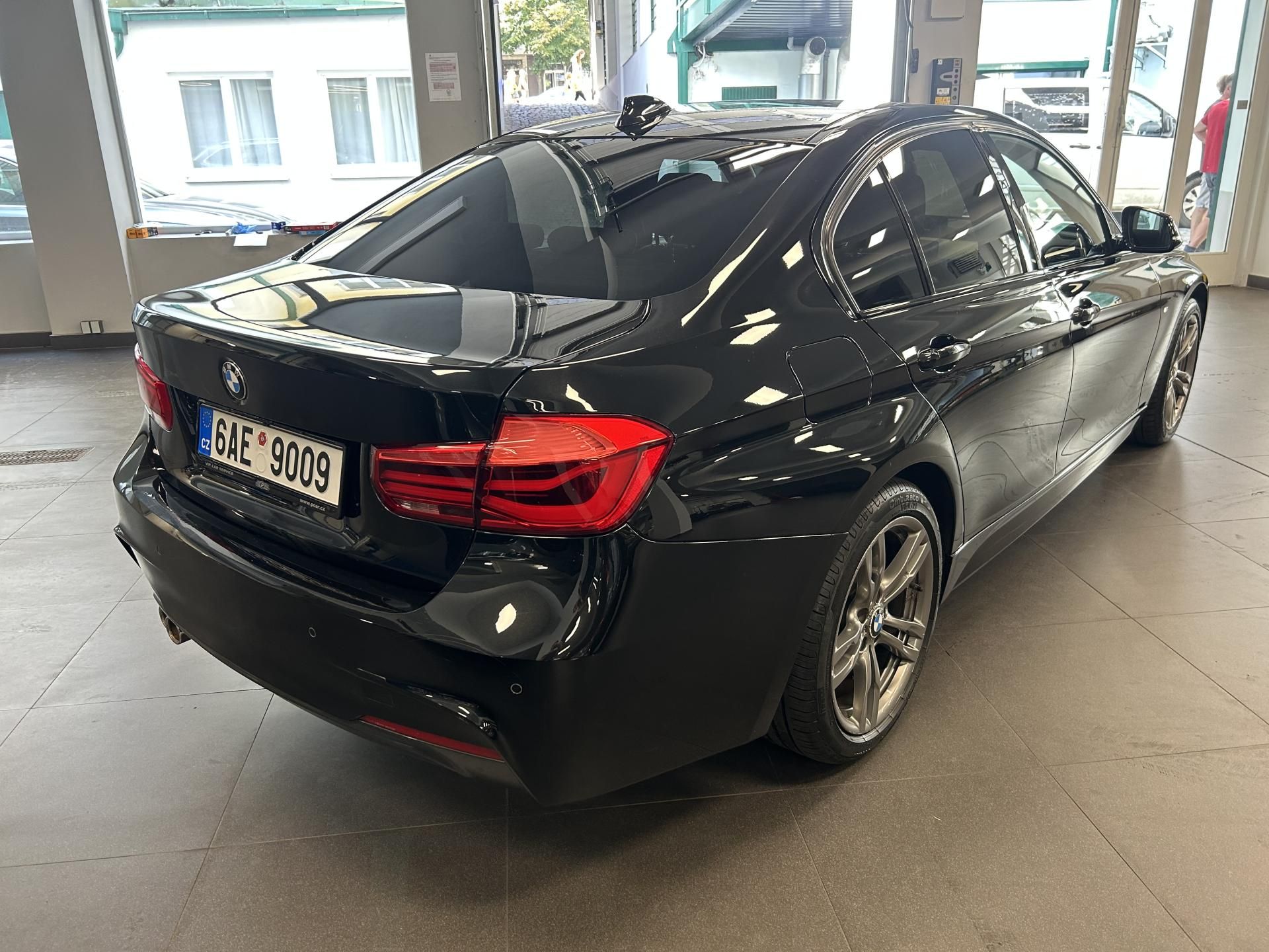BMW Řada 3, 320d xDrive M SPORT HUD LED - fotka 4