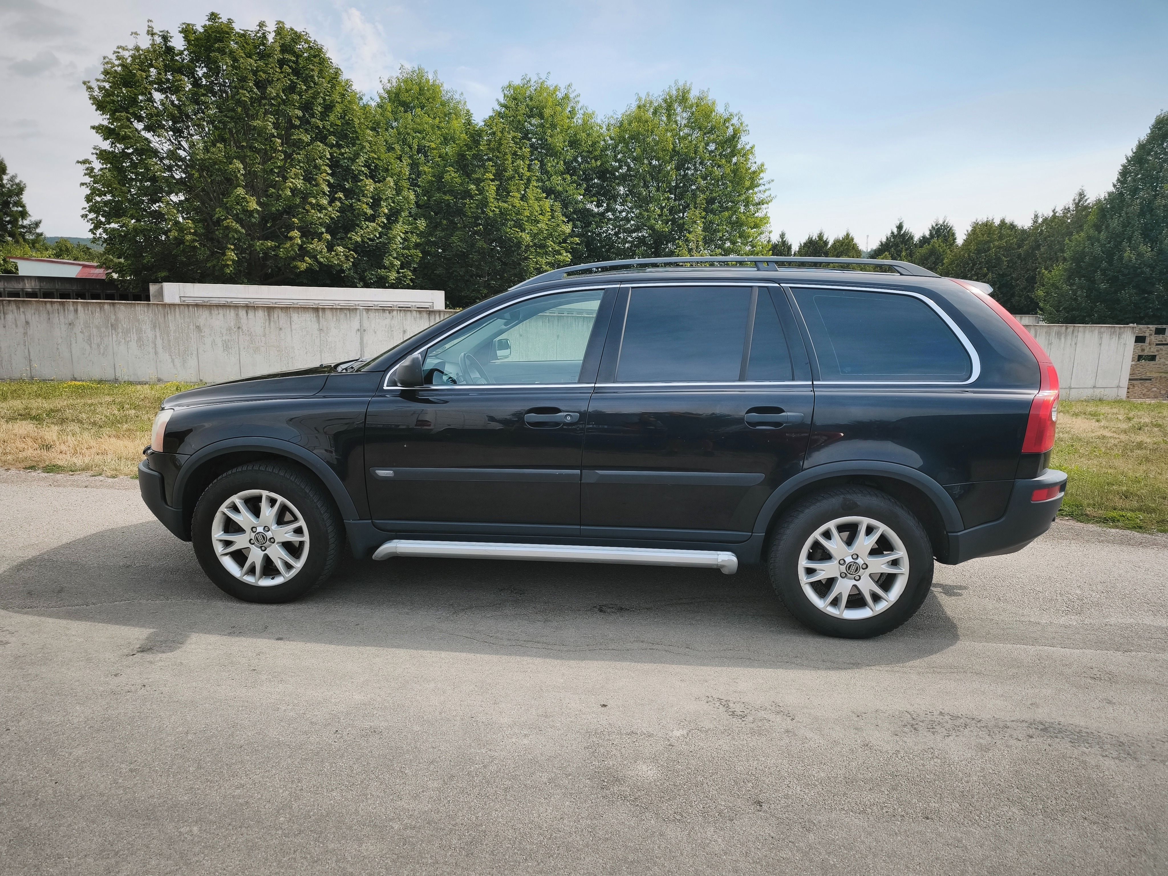 Volvo XC90, 136 kW -  7. míst - tažné - fotka 3
