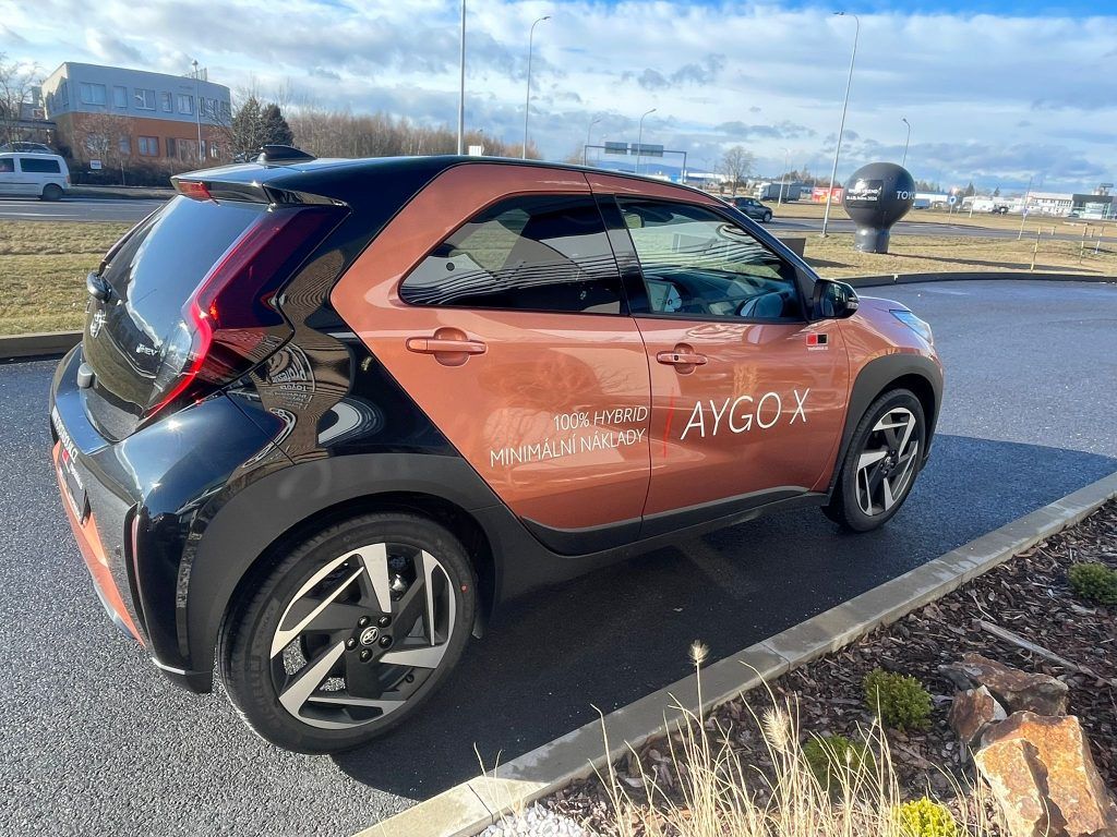 Toyota Aygo, 1.5L HEV CVT - fotka 6