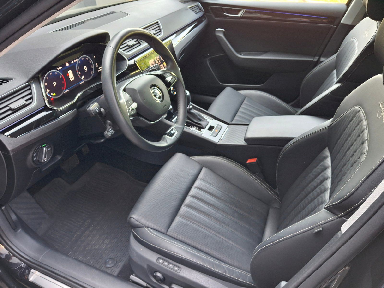 Škoda Superb, Combi L&K DSG 4x4 2,0TSi 206kW - fotka 6
