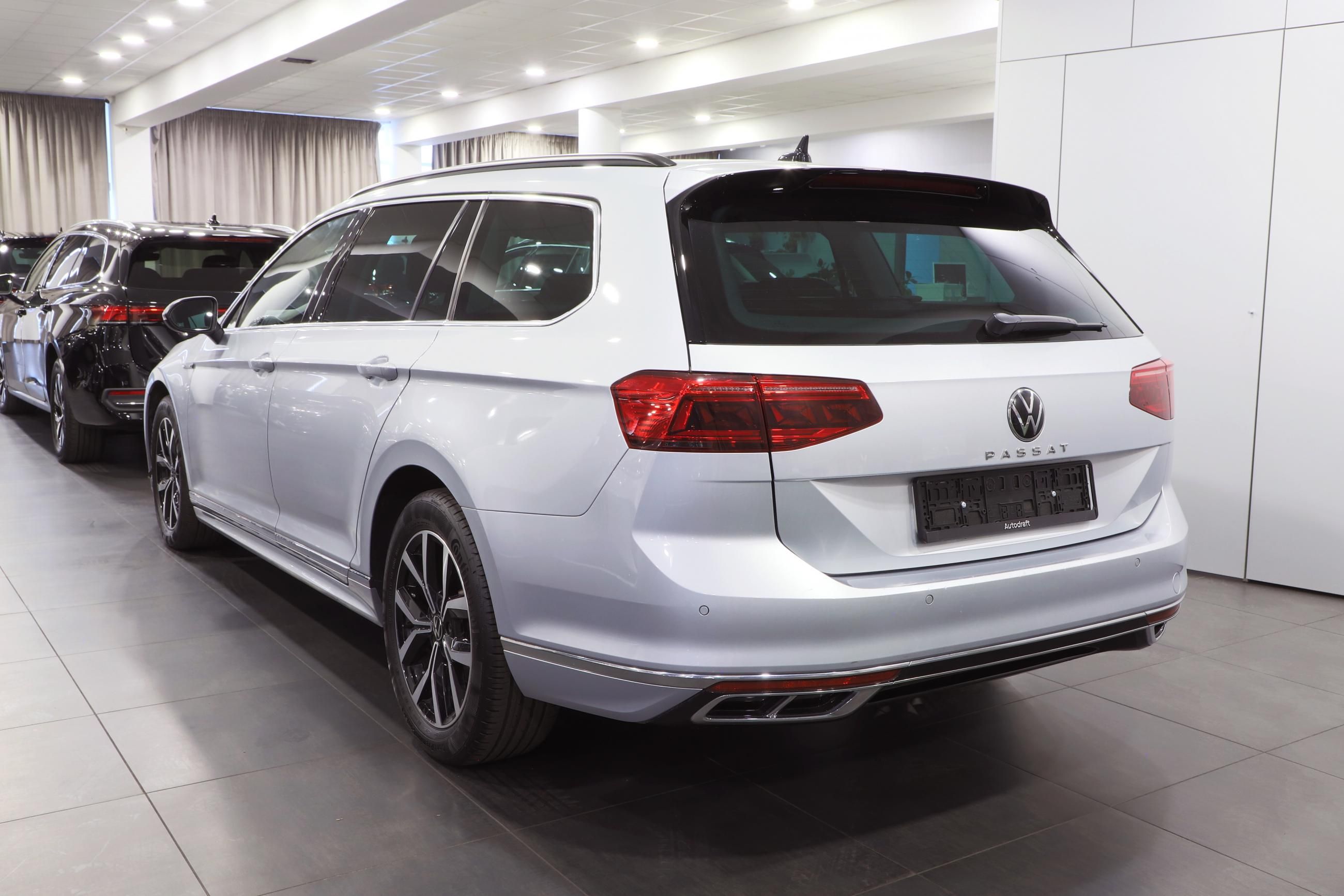 Volkswagen Passat Variant, 2.0 TDI 147kW DSG R-Line - fotka 4