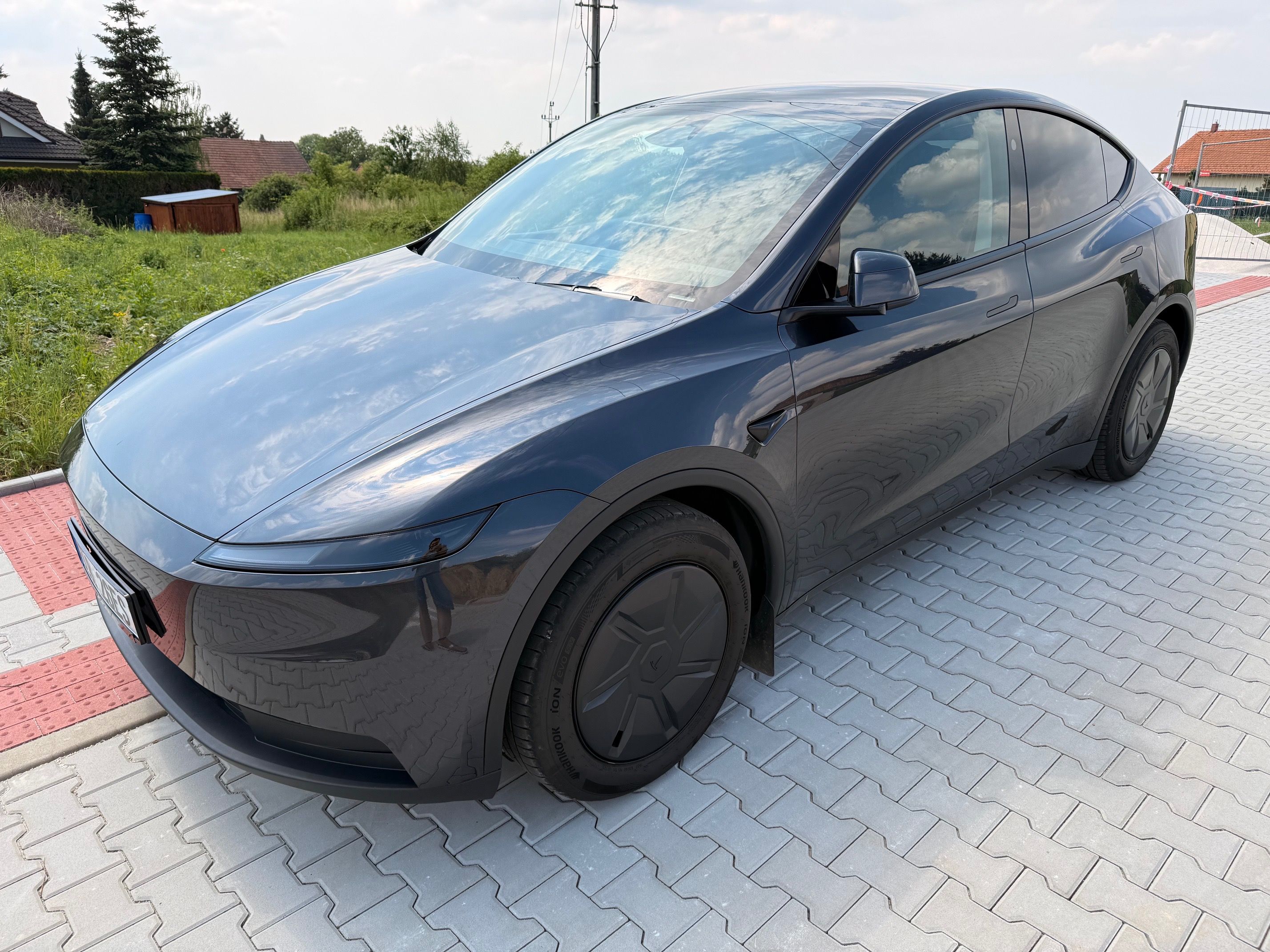 Tesla Model Y, Standard 220kw LFP - fotka 4